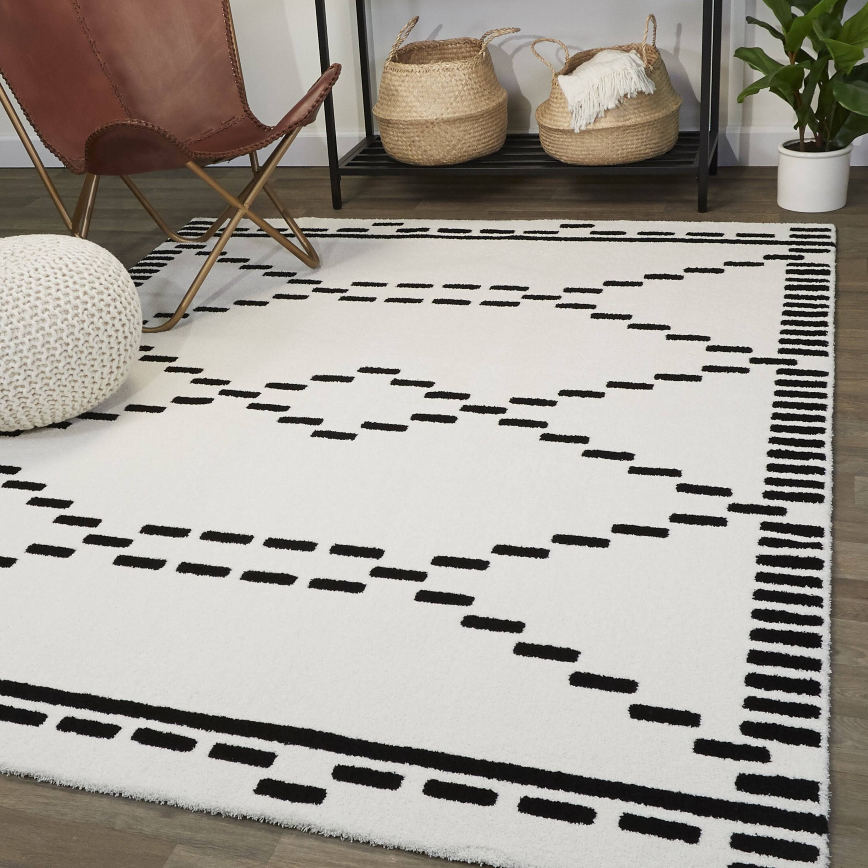 Hadden Contemporary Area Rug - 5&3x22 x 7& - White