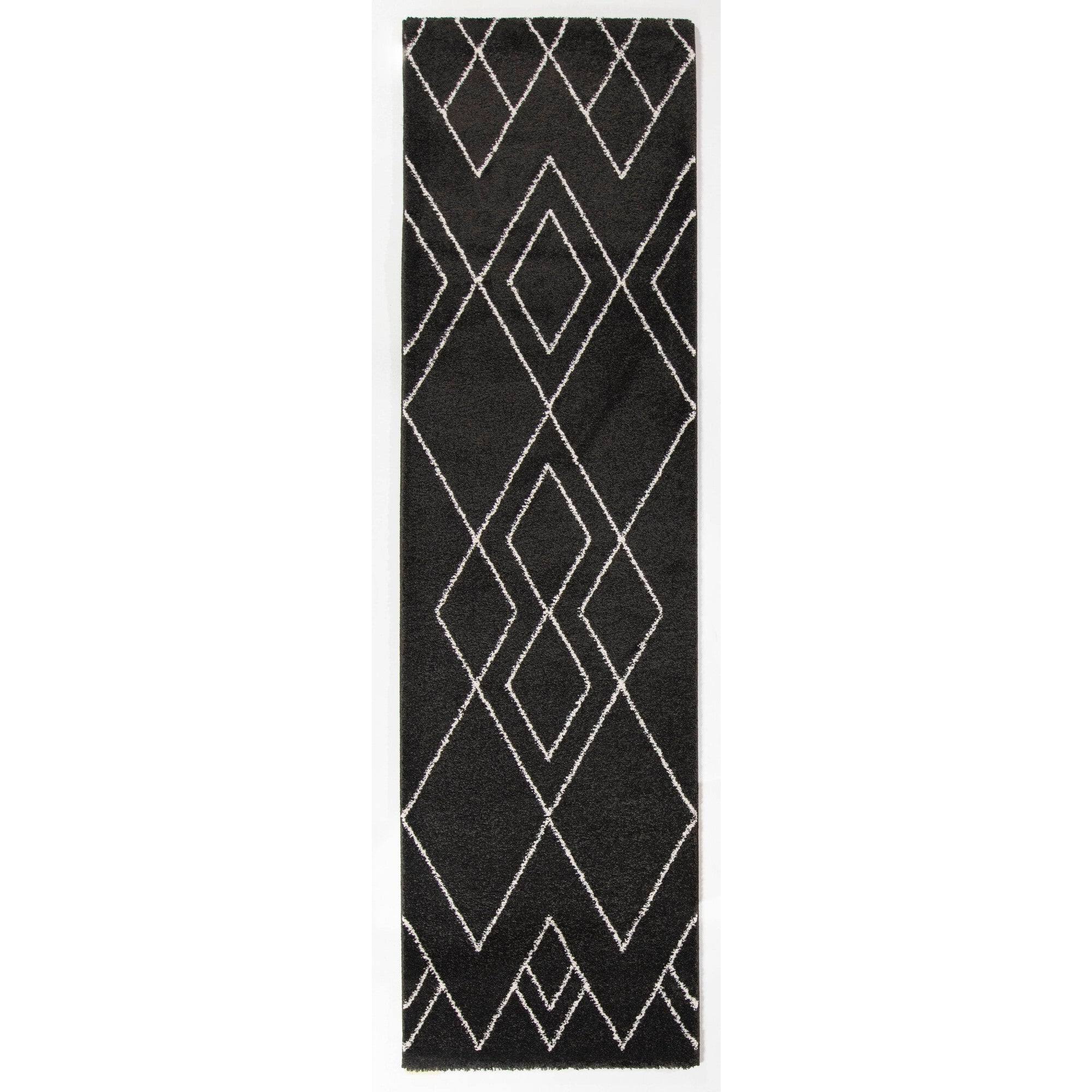 Carson Carrington Isgarde Diamond Indoor Area Rug - 5& 3x22 x 7& - Black
