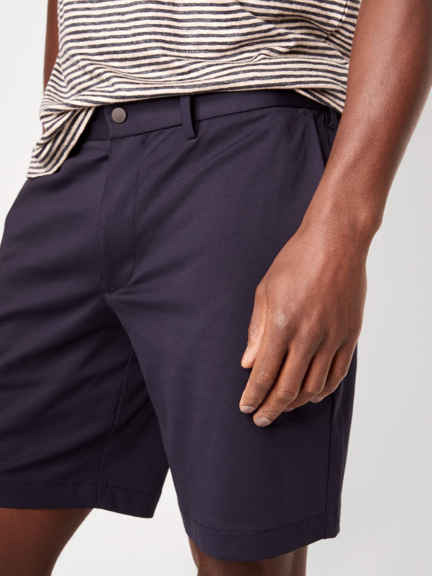 Banana Republic Men's 7x22 Core Temp Short Navy Size 28W