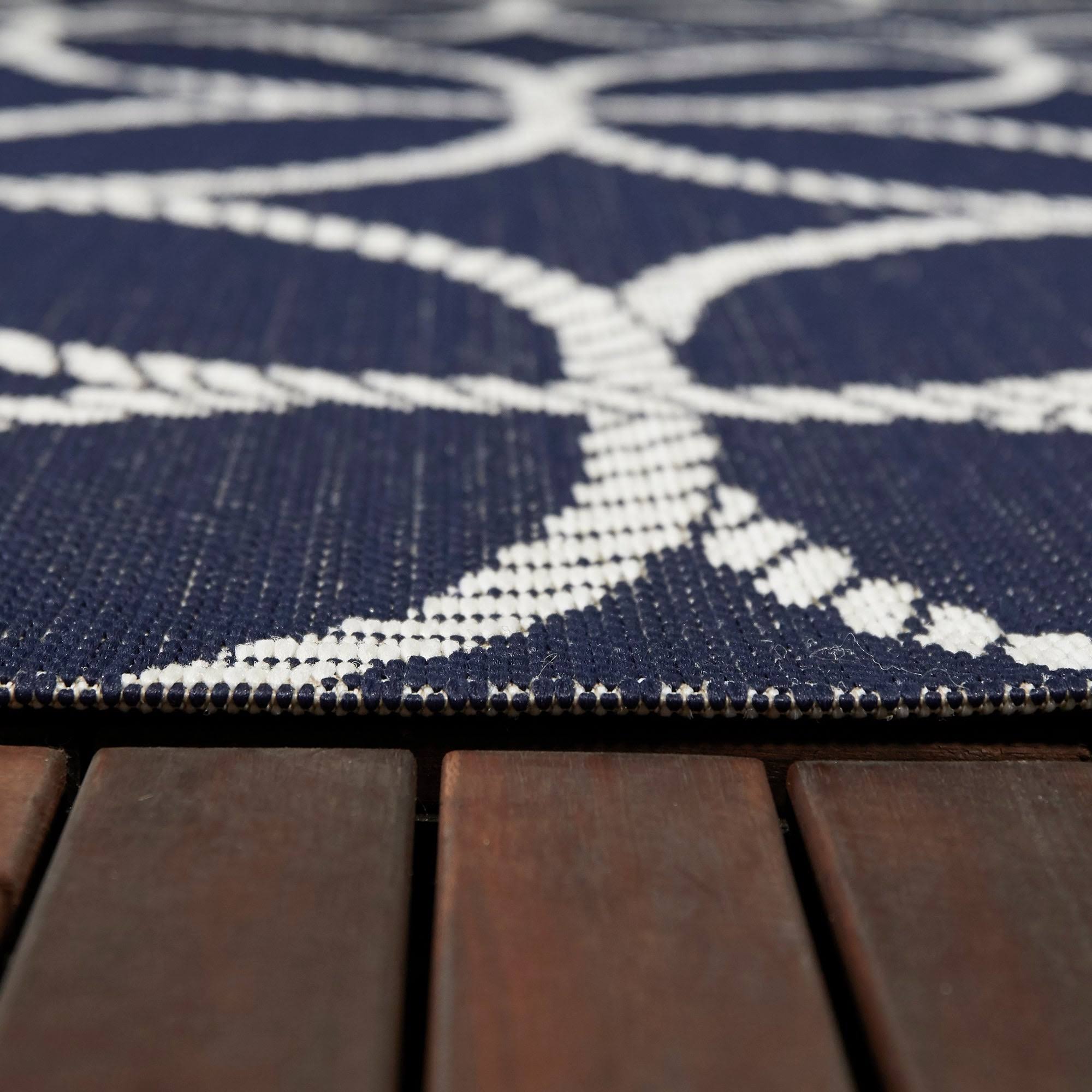 Murphy Nautical Medallion Indoor/Outdoor Area Rug - 5&3x22 x 7& - Navy