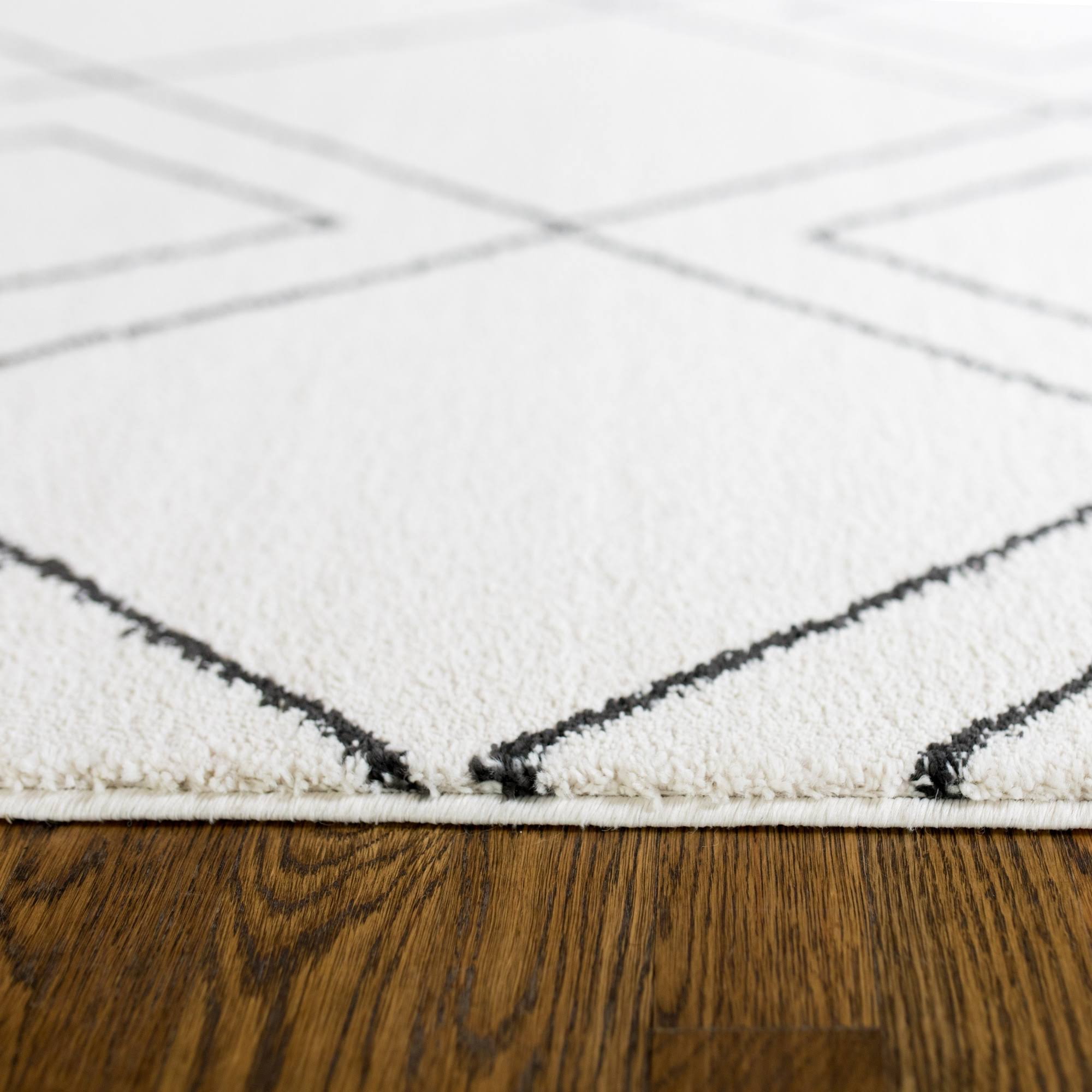 Carson Carrington Isgarde Diamond Indoor Area Rug - 5& 3x22 x 7& - Grey