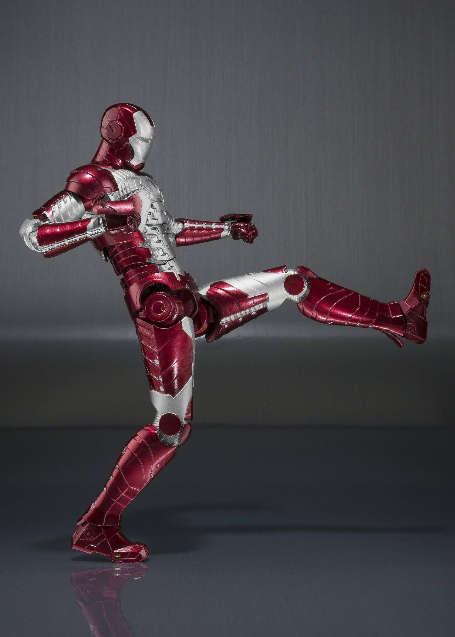 Iron Man 2: Iron Man Mark V & Hall of Armor Set S.H. Figuarts Action Figure