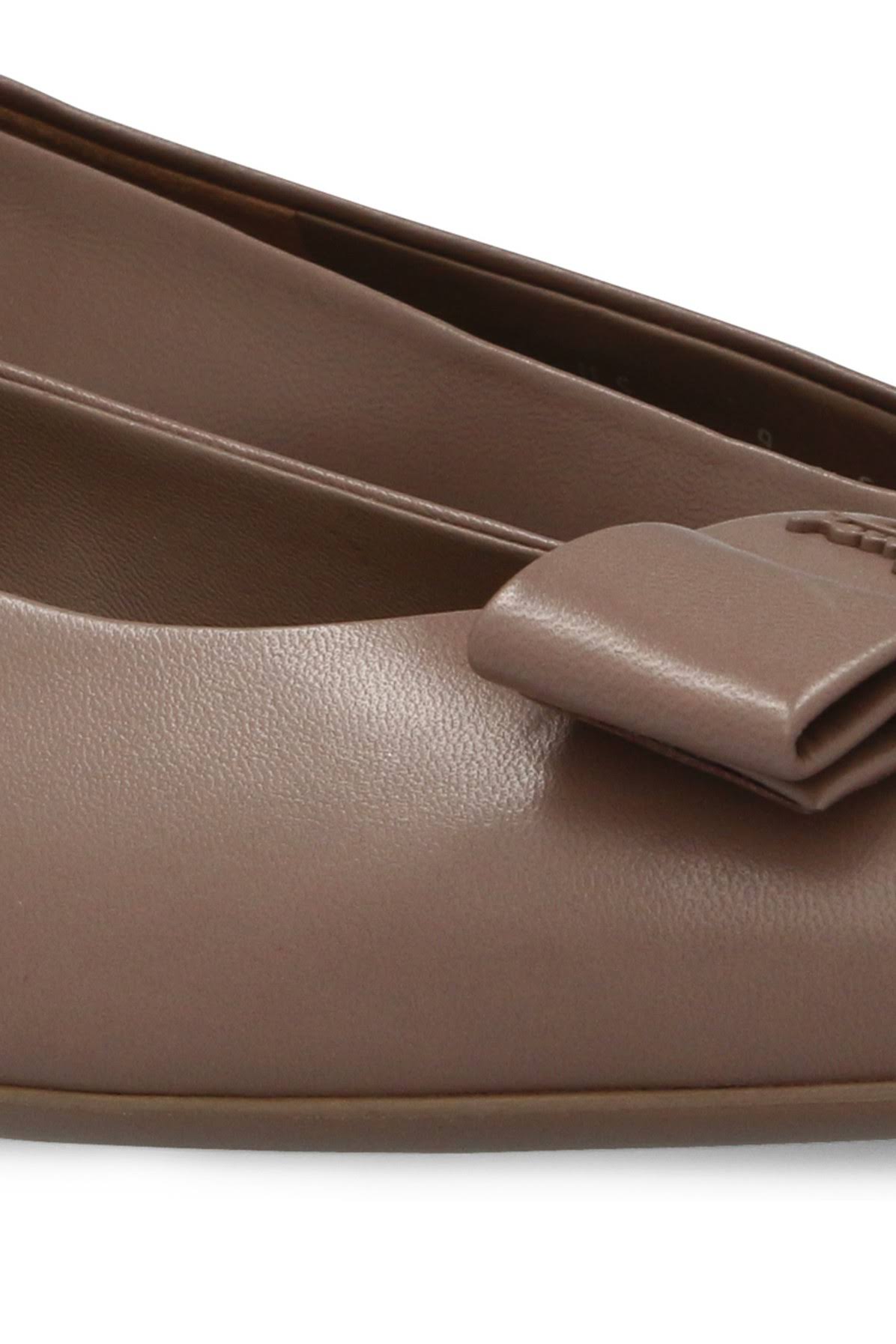 Salvatore Ferragamo Viva Leather Flat