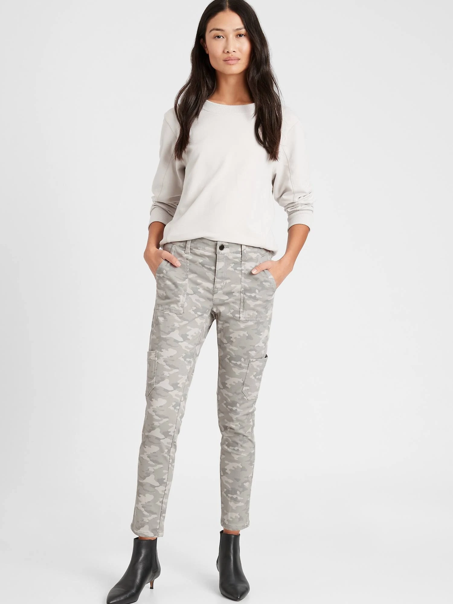 Banana Republic Women's Mid-Rise Skinny Cargo Chino Pant Gray Camo Size 2 Regular