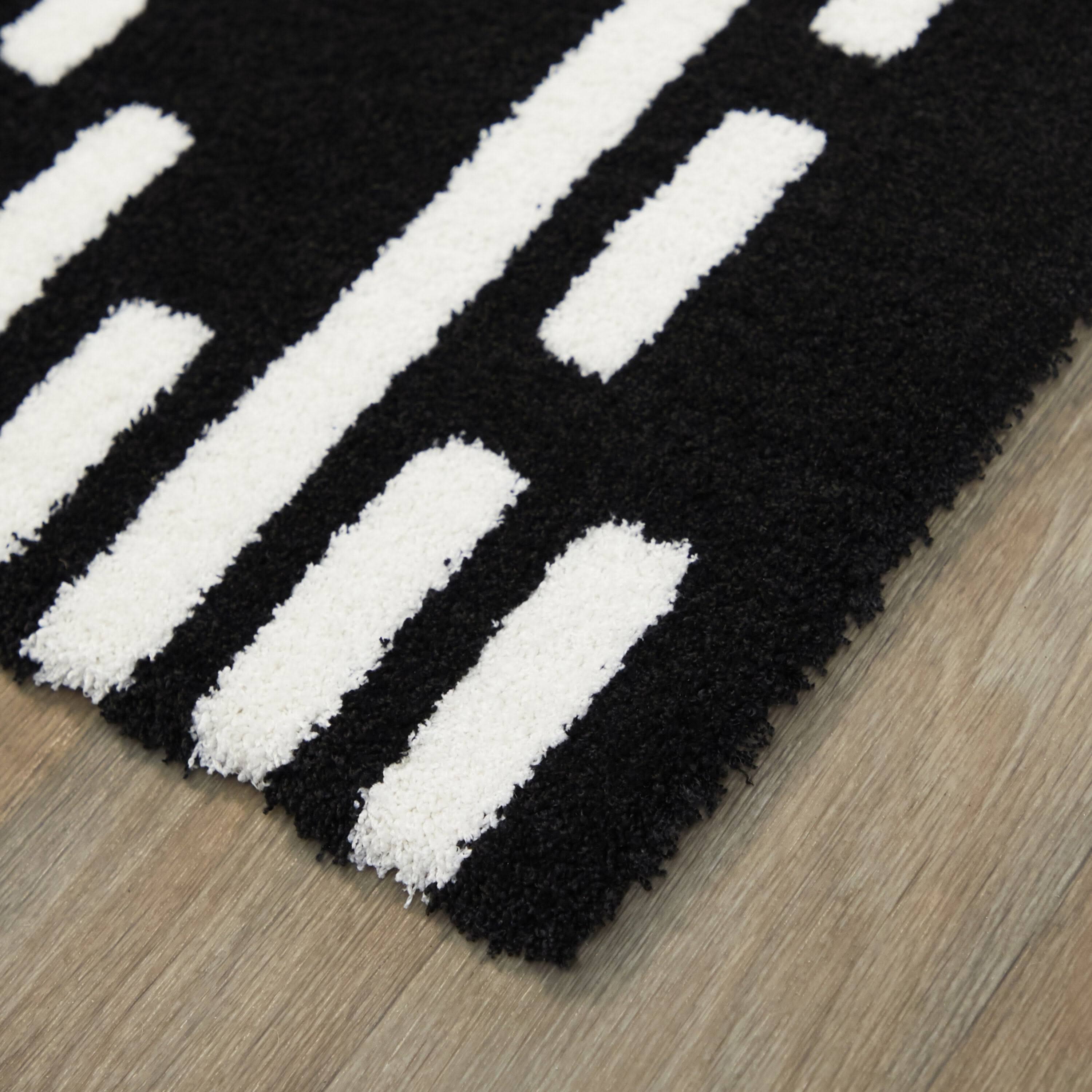 Hadden Contemporary Area Rug - 5&3x22 x 7& - Black