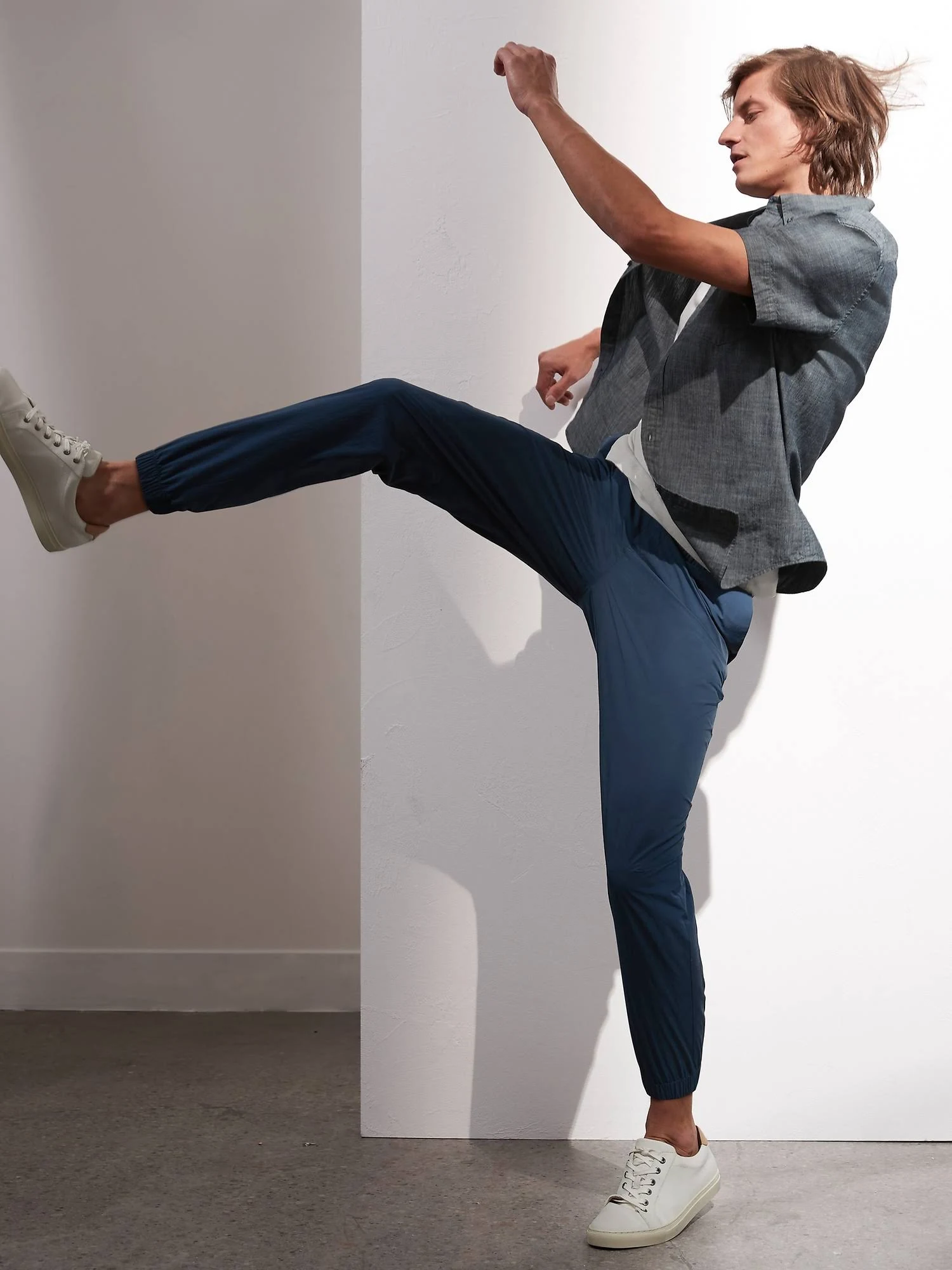 Banana Republic Men's Slim Water-Repellent Jogger Niagara Navy Size S