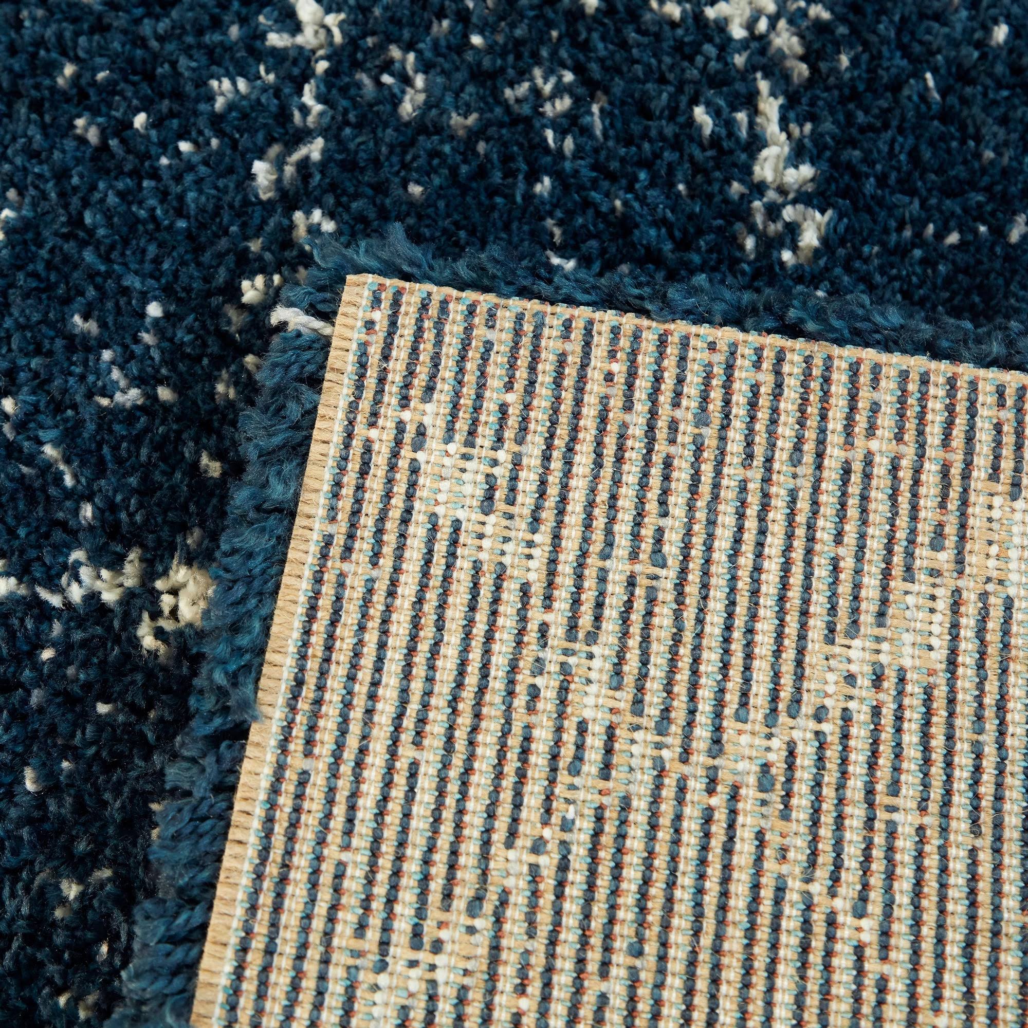 Albini Tribal Shag Area Rug - 5&3x22 x 7& - White/Grey