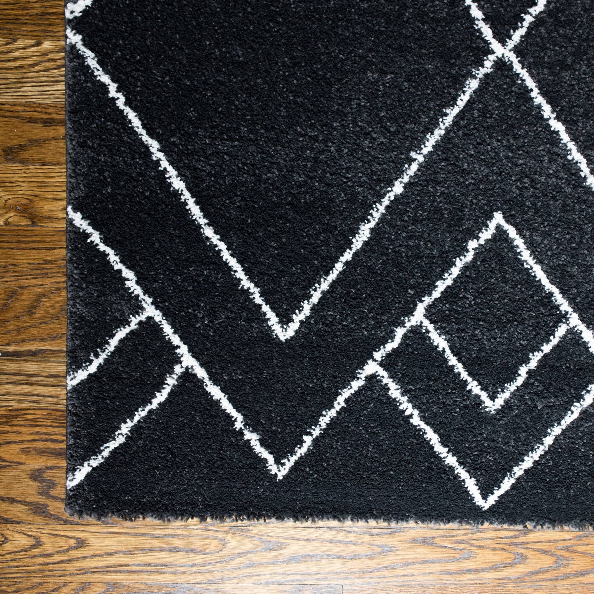 Carson Carrington Isgarde Diamond Indoor Area Rug - 5& 3x22 x 7& - Grey