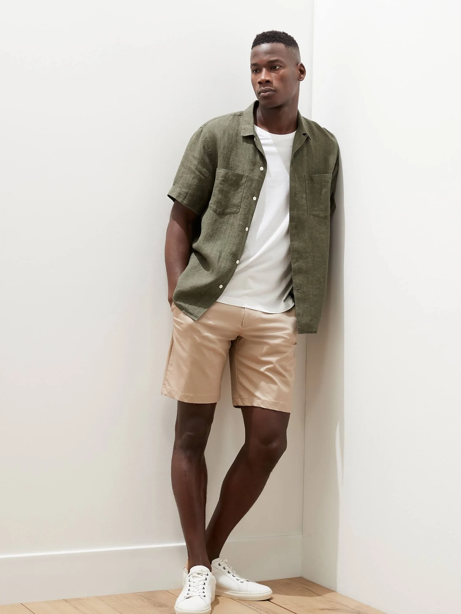 Banana Republic Men's 9x22 Slim Core Temp Short Camp Khaki Size 36W