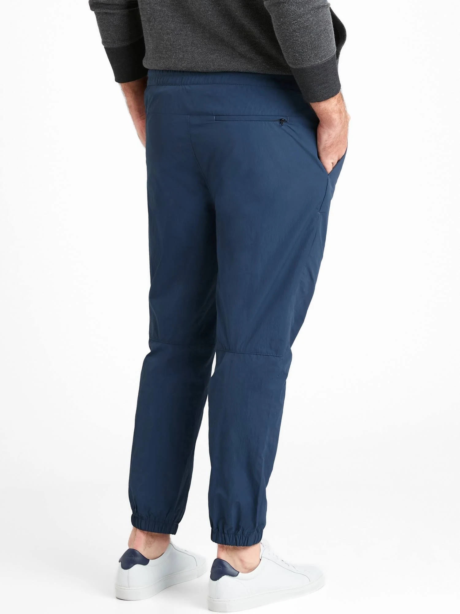Banana Republic Men's Slim Water-Repellent Jogger Niagara Navy Size L