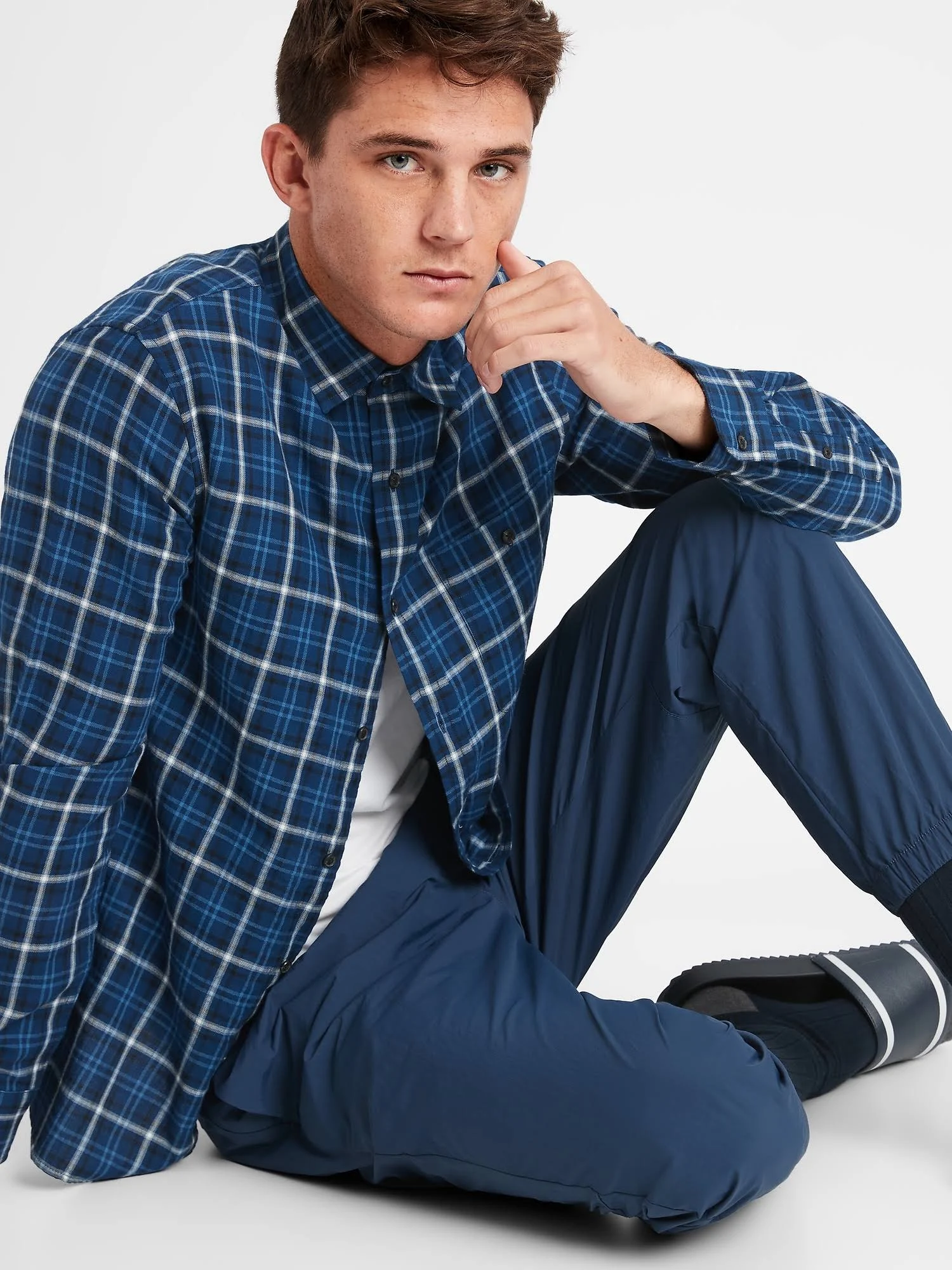 Banana Republic Men's Slim Water-Repellent Jogger Niagara Navy Size S