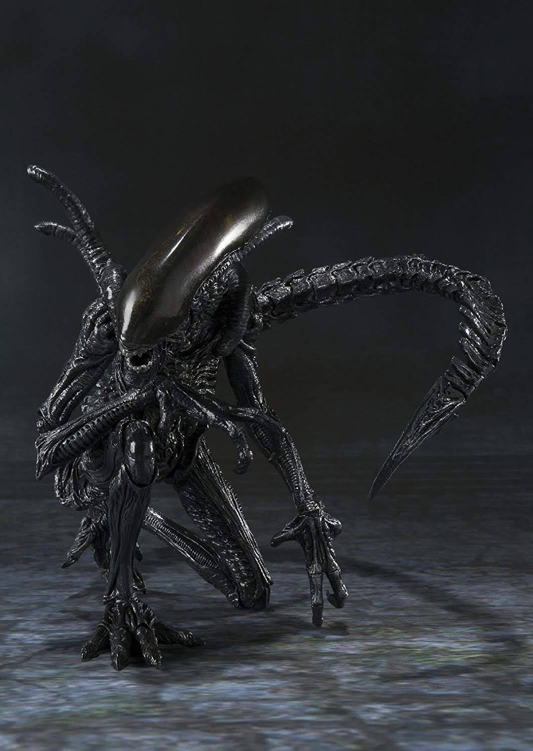 Alien Vs Predator S.H. MonsterArts Alien Warrior Action Figure