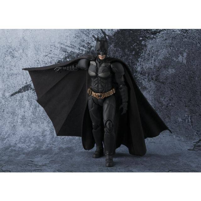 The Dark Knight: Batman S.H. Figuarts Action Figure