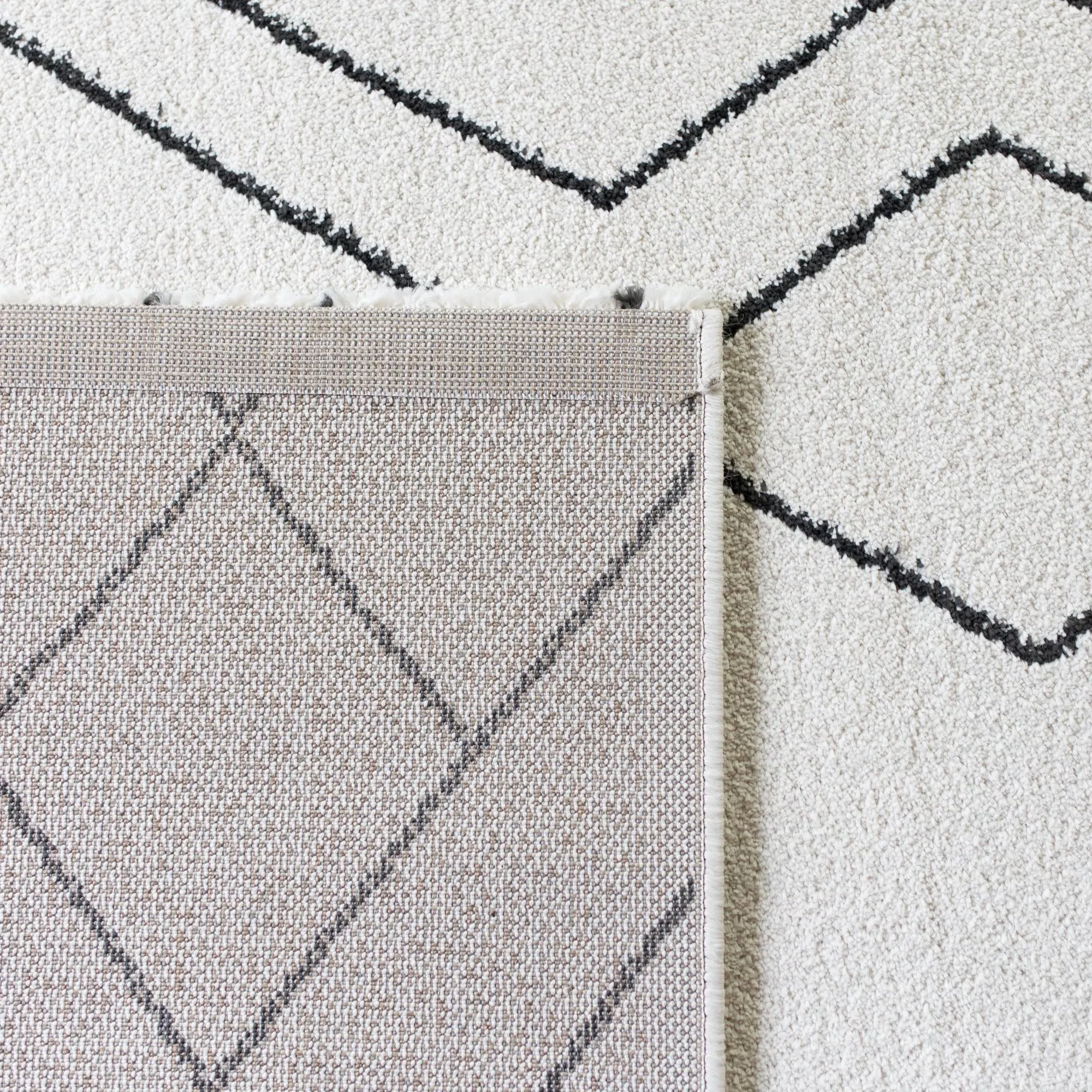 Carson Carrington Isgarde Diamond Indoor Area Rug 89 x 12