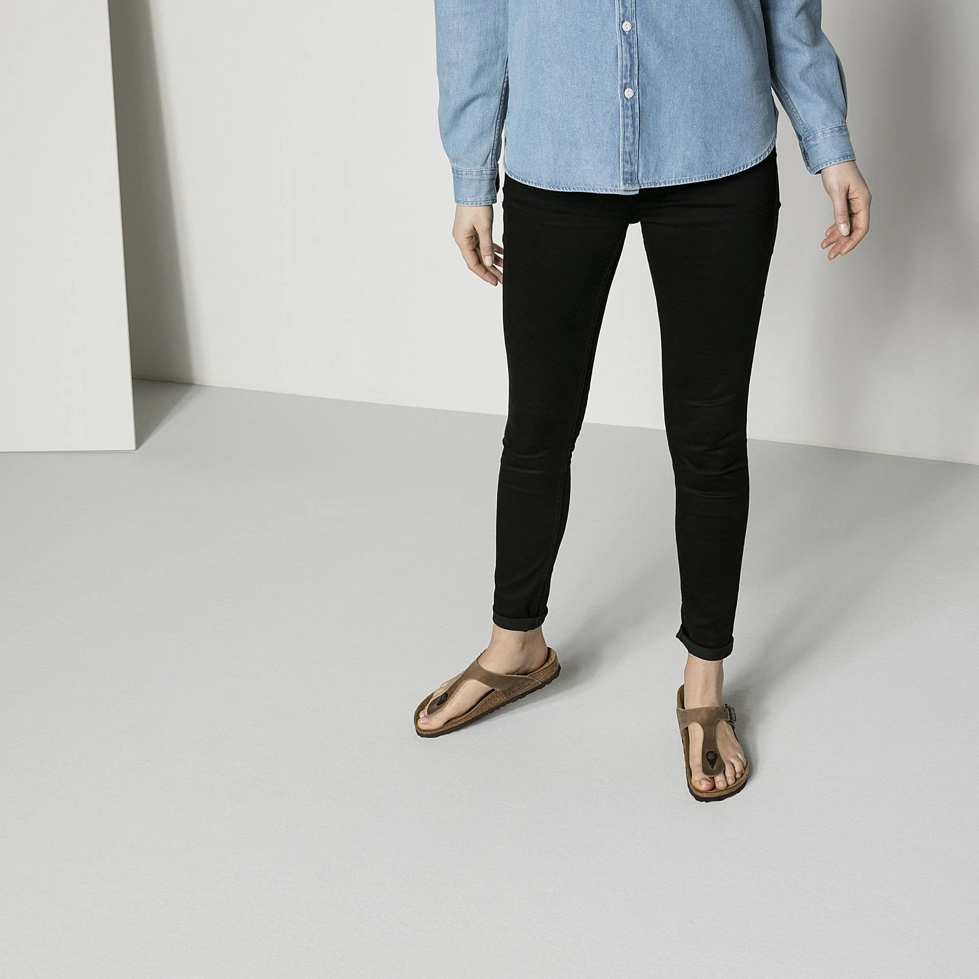 Birkenstock Gizeh Oiled Leather Women's Sandals Tobacco Oiled Leather : 37 (US Women's 6-6.5) Regular