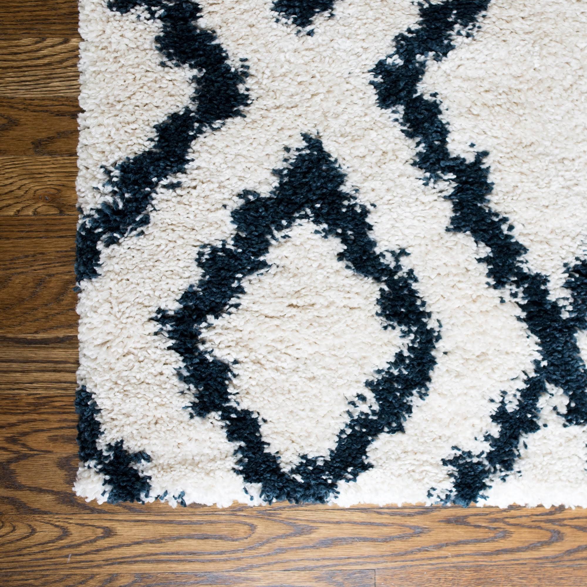 Ruba Diamond Shag Area Rug - 5&3x22 x 7& - White