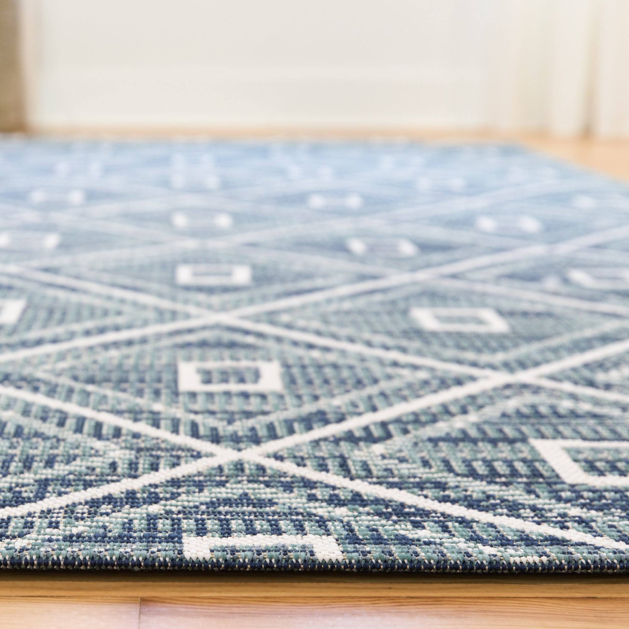 Annika Trellis Indoor/Outdoor Area Rug - 7&10x22 x 10& - Sage