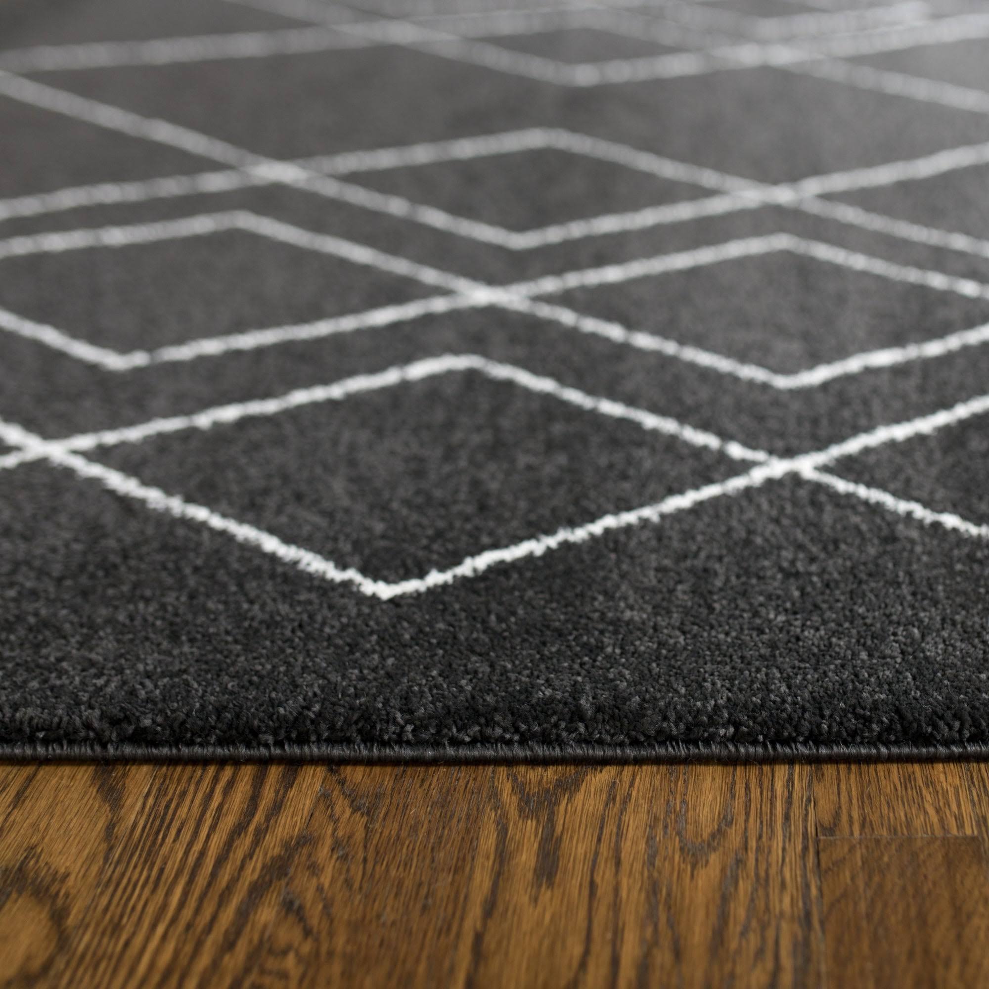 Carson Carrington Isgarde Diamond Indoor Area Rug - 5& 3x22 x 7& - Grey