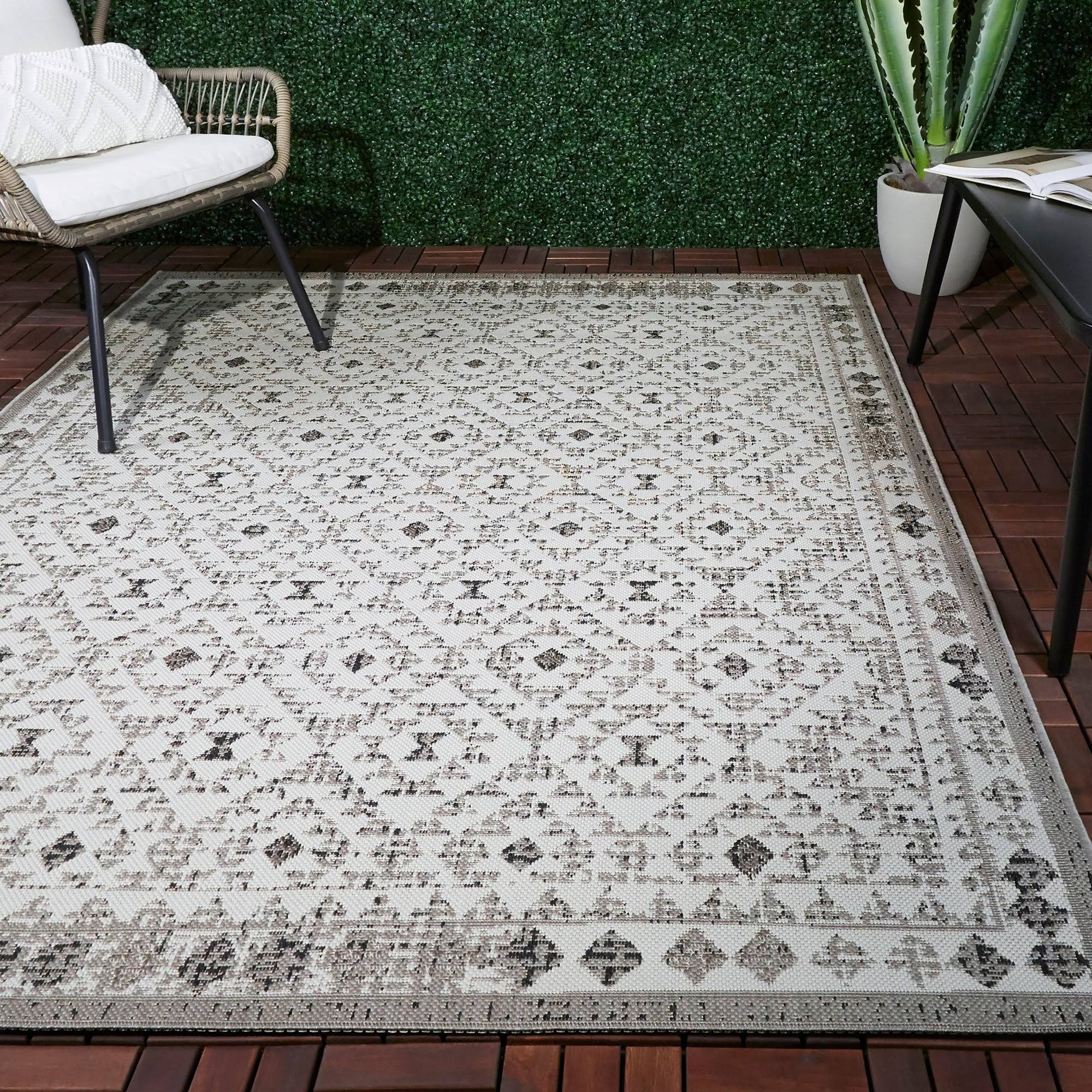 Aztec Stone Beige Indoor/Outdoor Area Rug - 5&3x22 x 7&6x22 - Cream/Beige