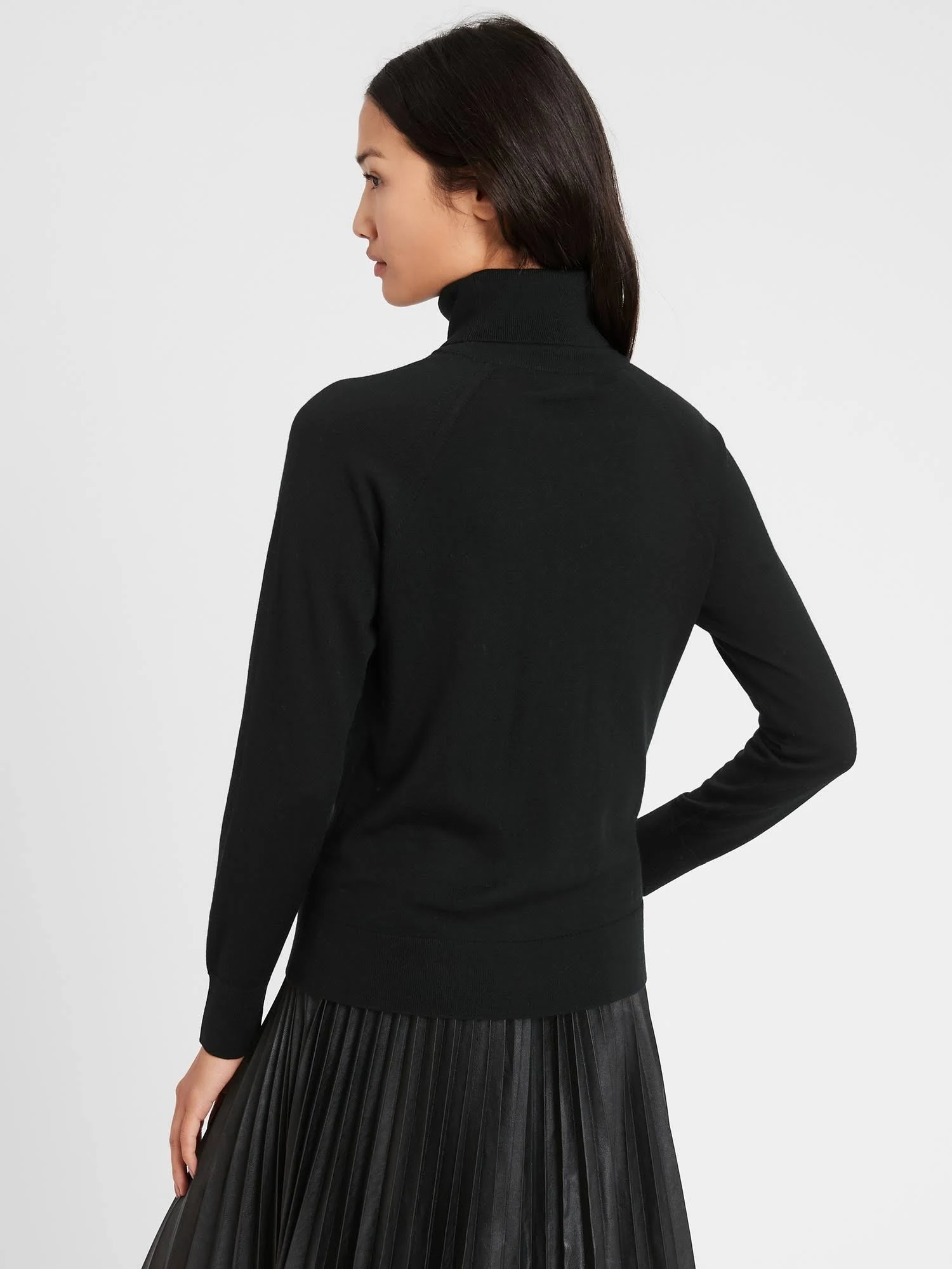 Banana Republic Women's Merino Turtleneck Sweater in Responsible Wool Black Size Xxs