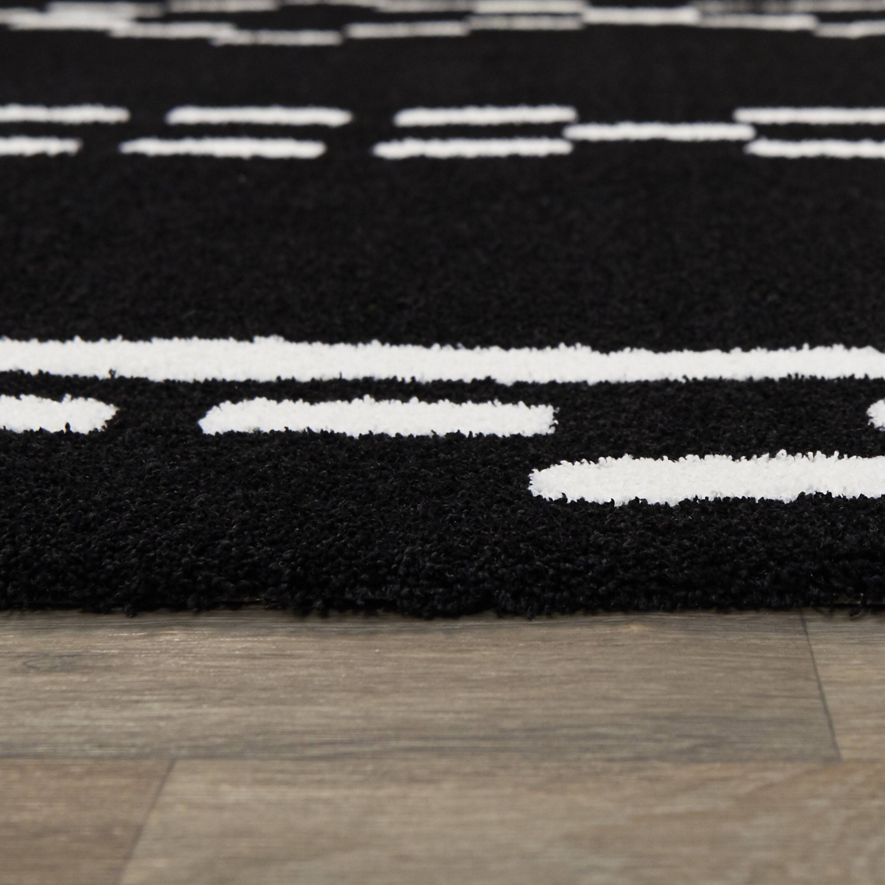Hadden Contemporary Area Rug - 5&3x22 x 7& - Black