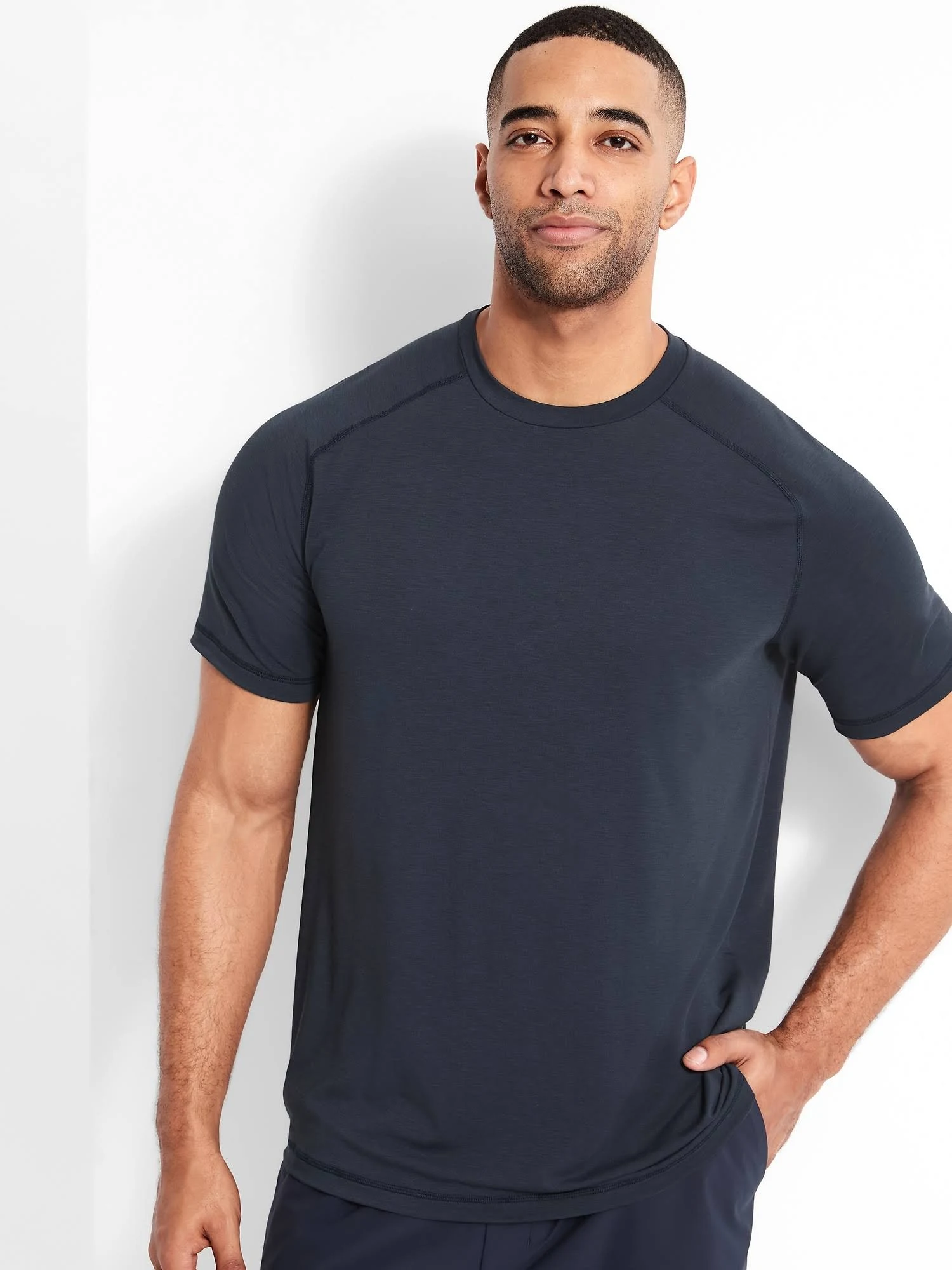 Banana Republic men's Train Performance T-Shirt Navy Size S