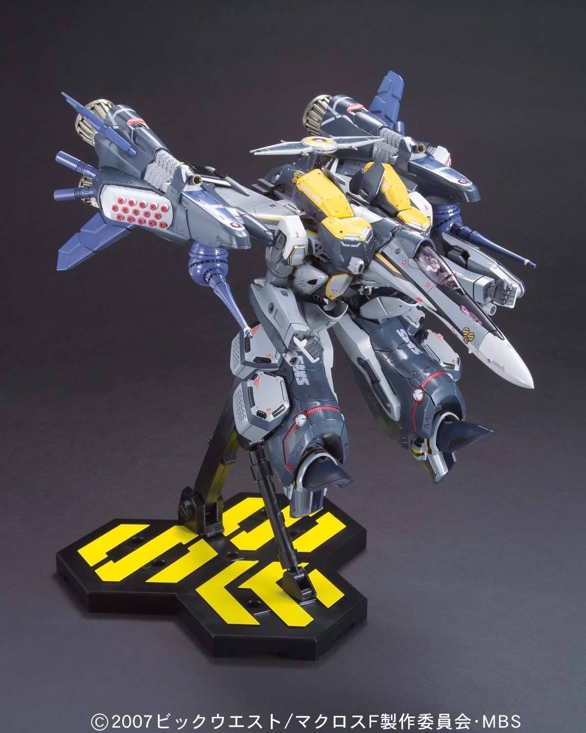 Bandai Macross VF-25S Armored Messiah Valkyrie Ozma Custom 1/72 Scale Model Kit