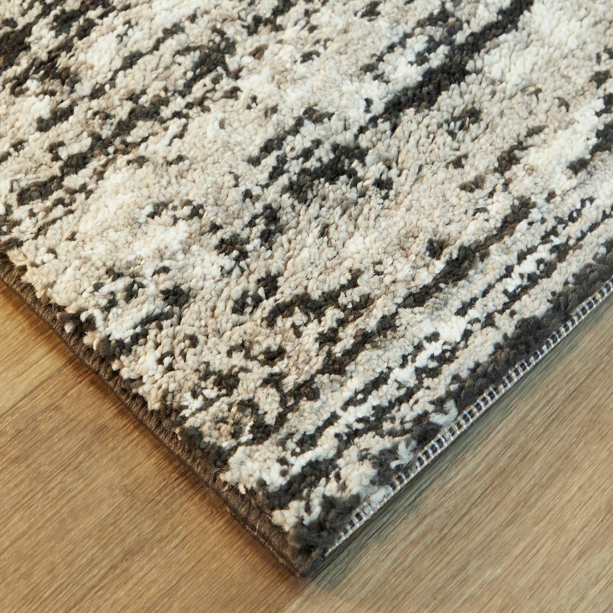 Amal Distressed Persian Medallion Area Rug - 5&3x22 x 7& - Grey