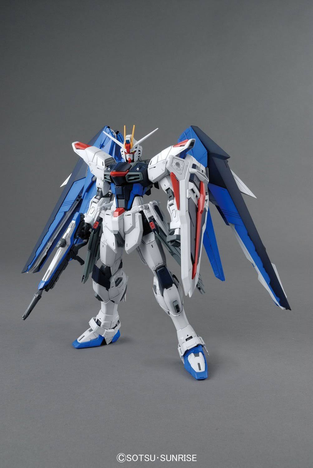Bandai Hobby mg Freedom Gundam (Ver. 2.0) Gundam Seed 1/100