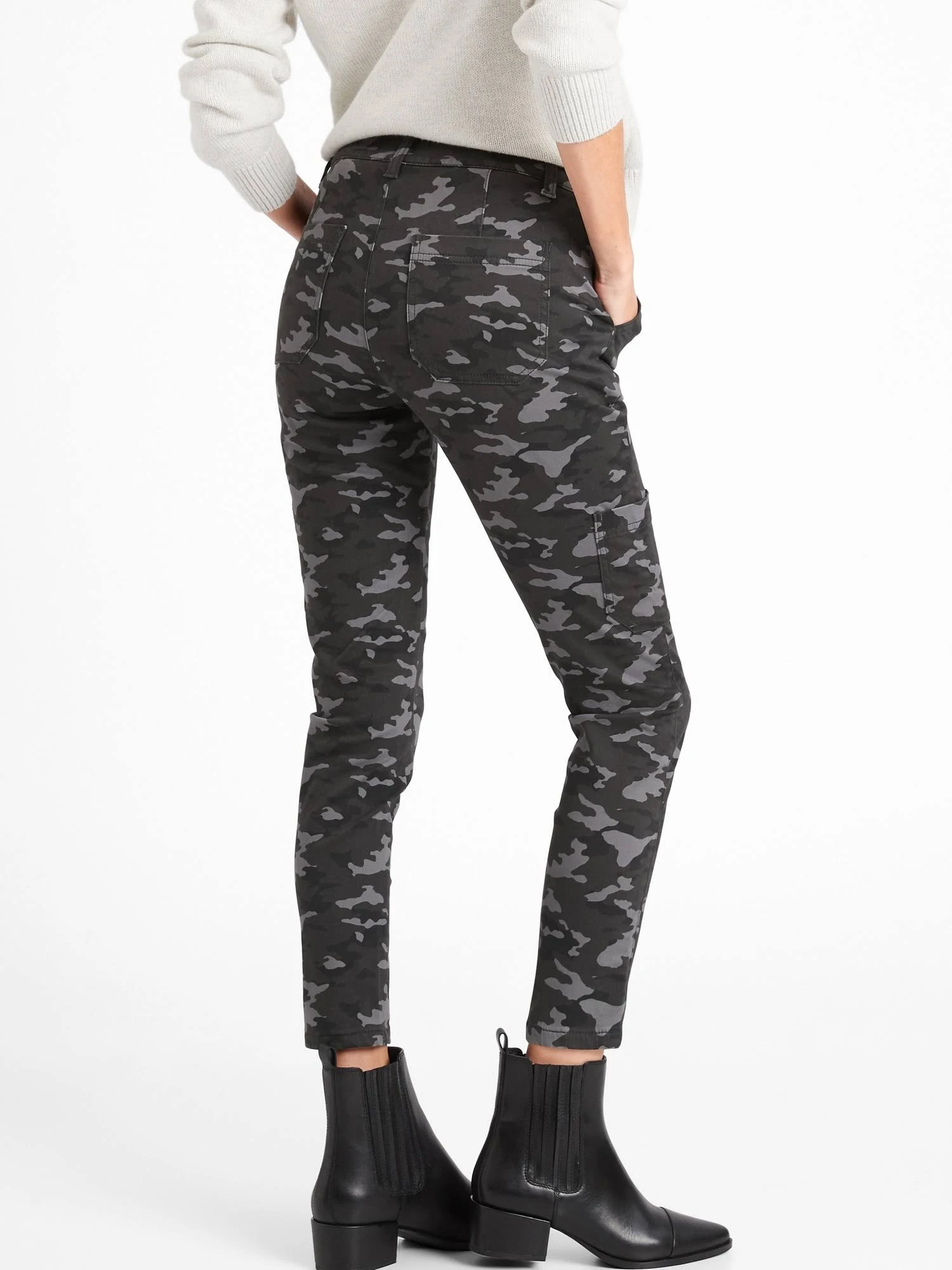 Banana Republic Women's Mid-Rise Skinny Cargo Chino Pant Charcoal Gray Camo Size 0 Regular