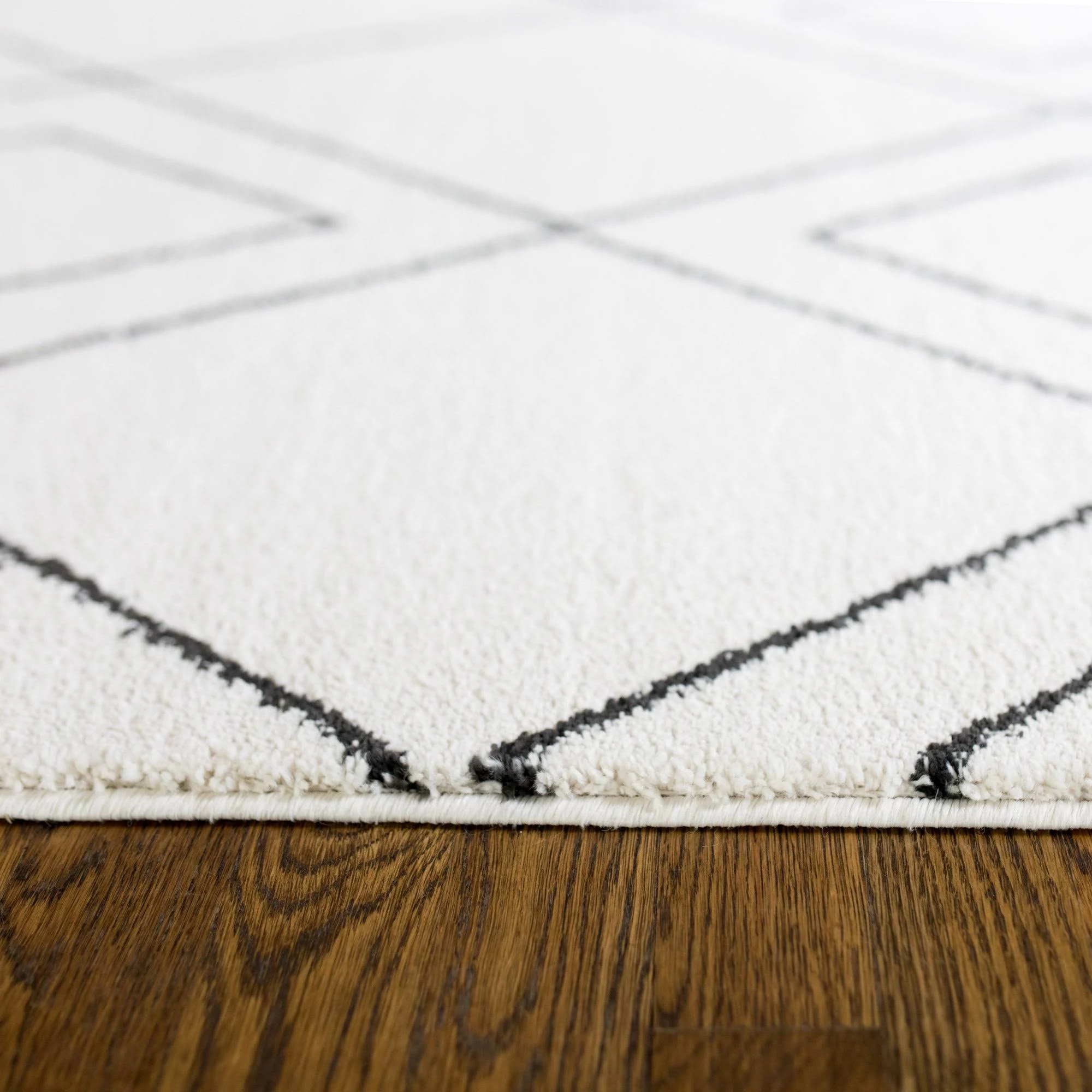 Carson Carrington Isgarde Diamond Indoor Area Rug 89 x 12