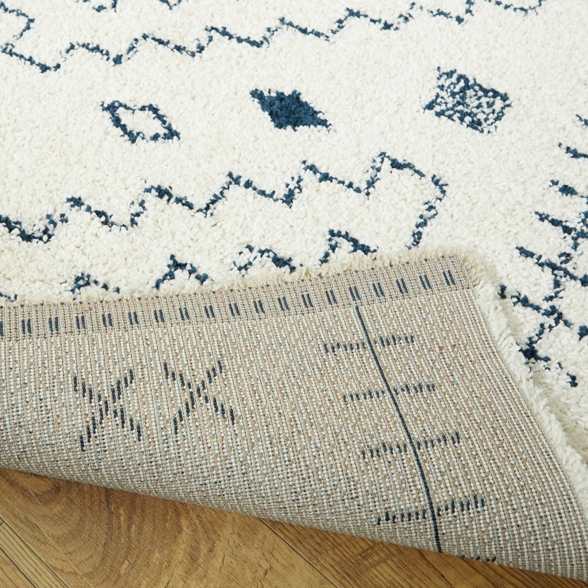 Hearthstone Dawa 7&10 x 10& Area Rug in White