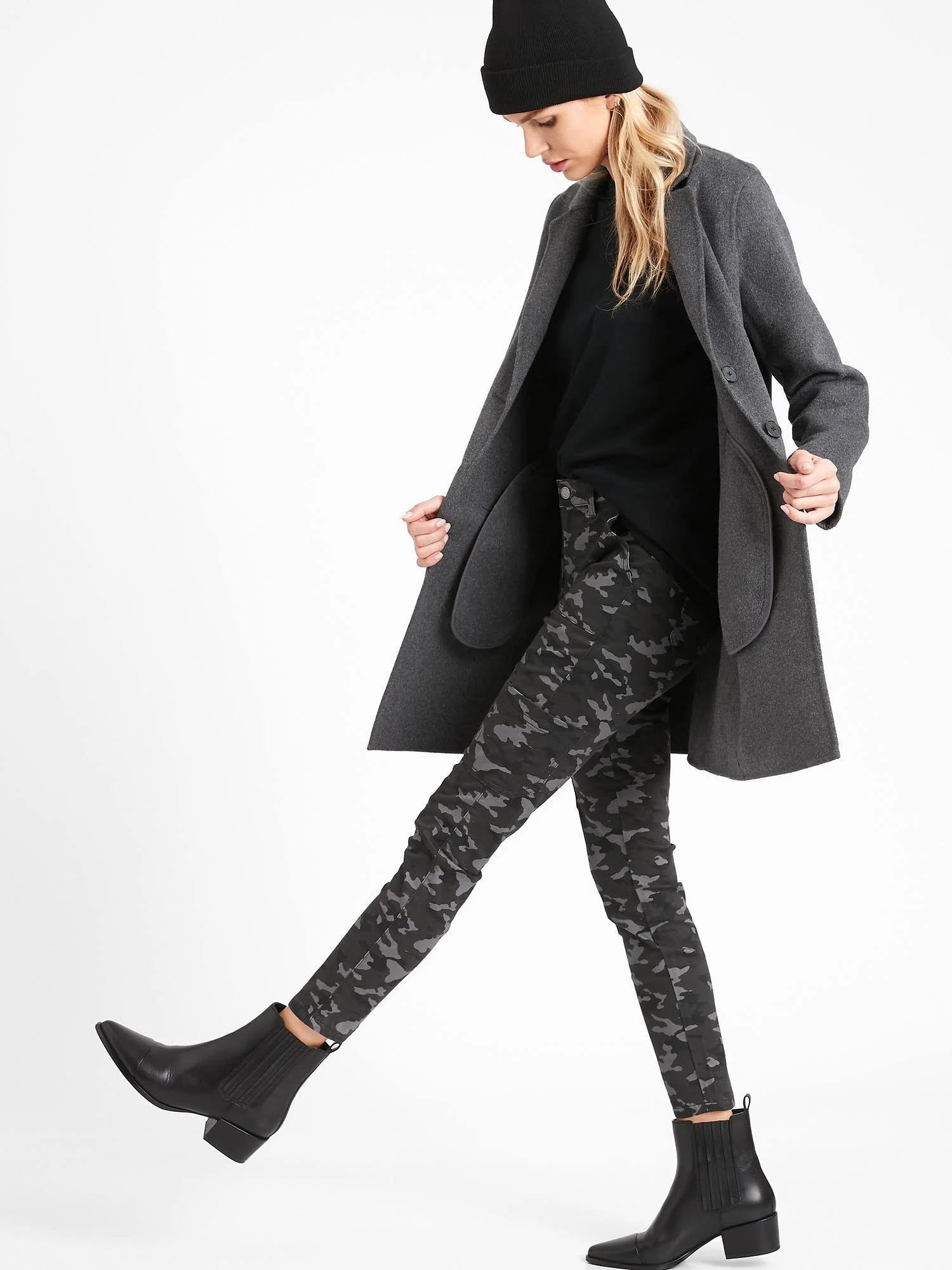 Banana Republic Women's Mid-Rise Skinny Cargo Chino Pant Charcoal Gray Camo Size 4 Short