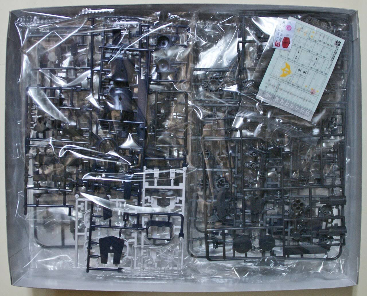 Bandai 152373 - MS-06R-1A Zaku II (Black Tri-Stars) Ver 2.0 mg 1/100