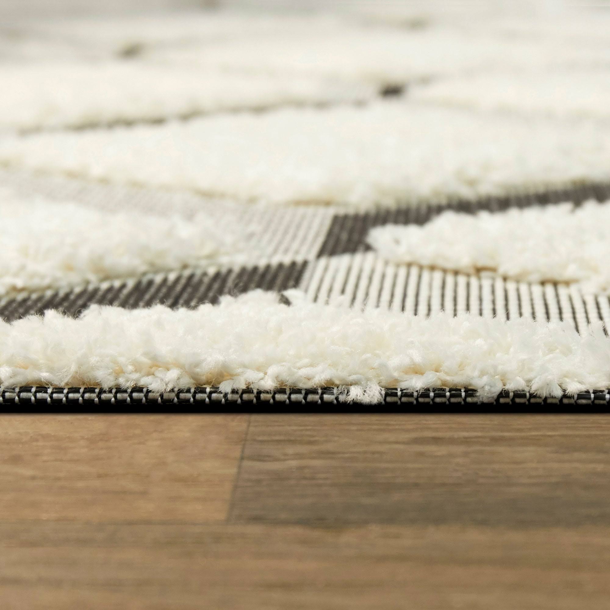 BALTA Soller White 5 ft. x 7 ft. Geometric Shag Area Rug