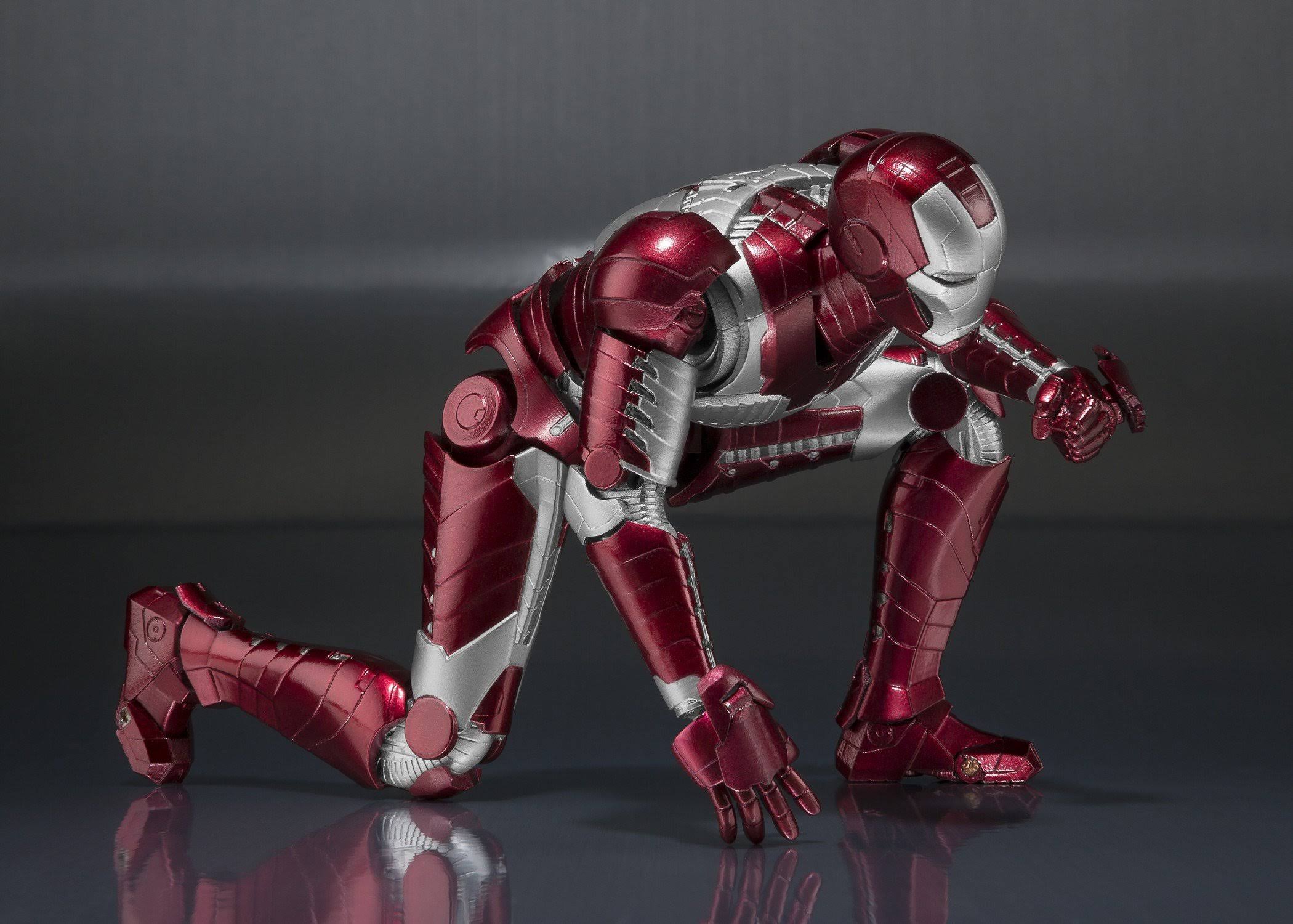 Iron Man 2: Iron Man Mark V & Hall of Armor Set S.H. Figuarts Action Figure