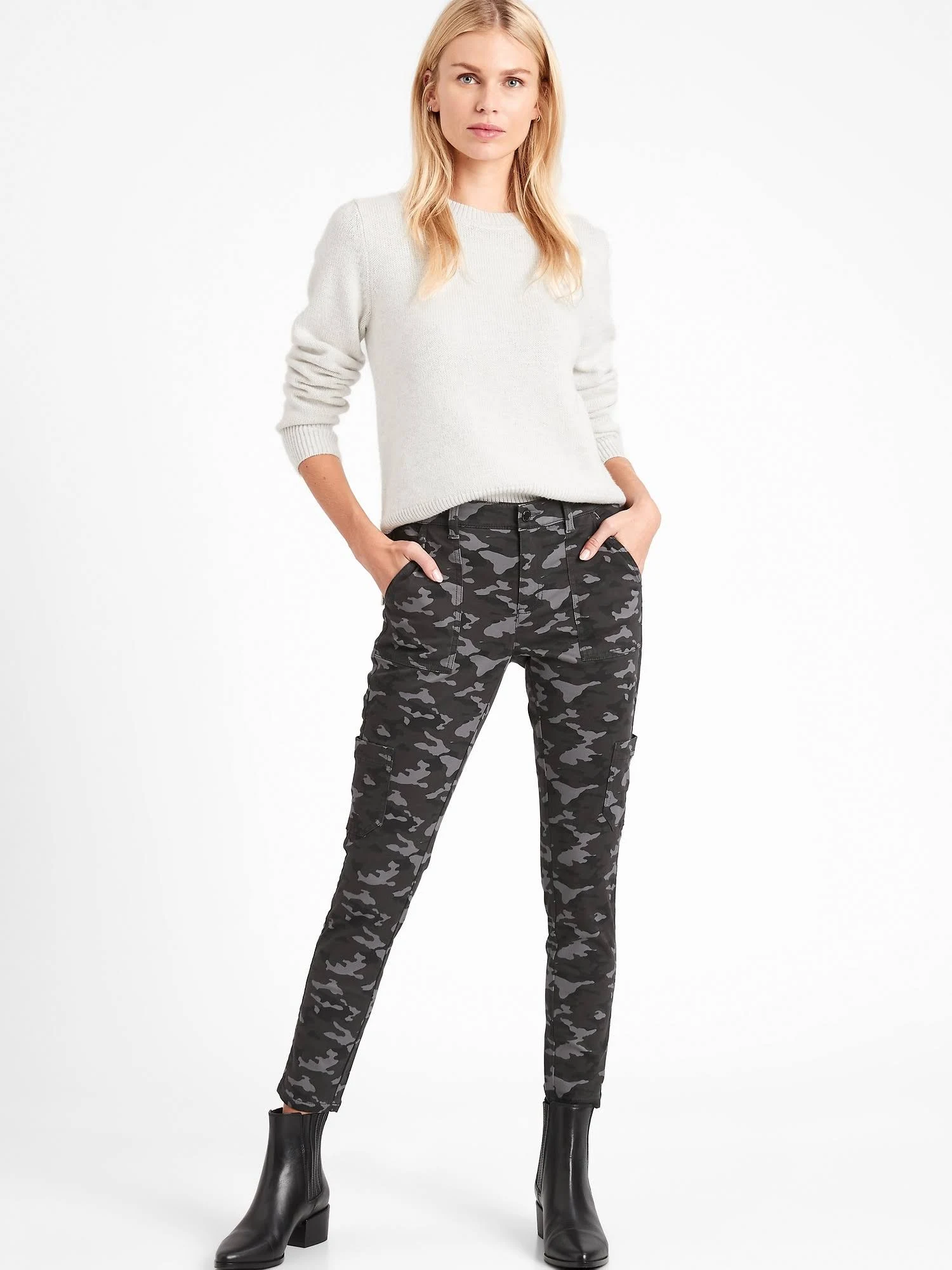 Banana Republic Women's Mid-Rise Skinny Cargo Chino Pant Charcoal Gray Camo Size 4 Short