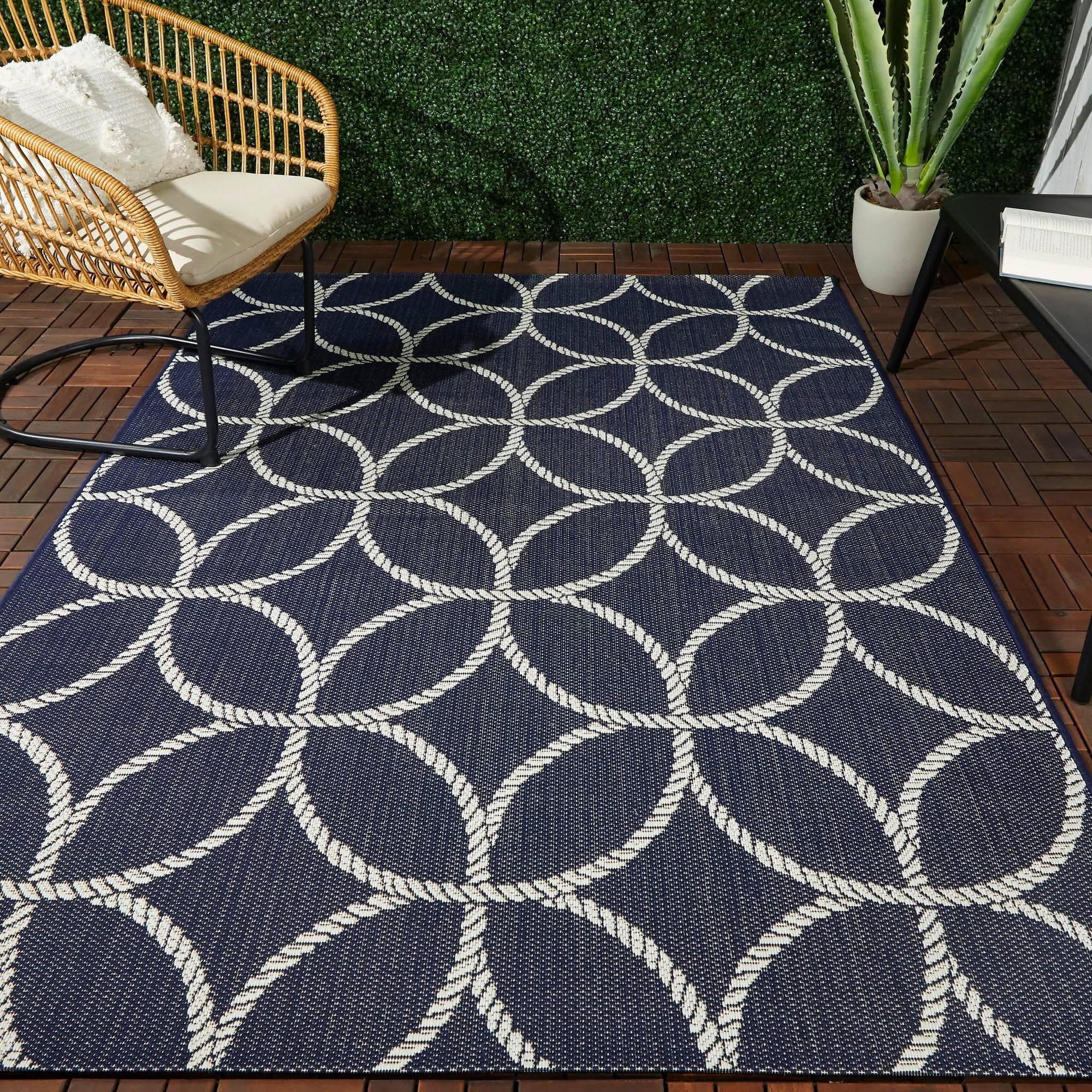Murphy Nautical Medallion Indoor/Outdoor Area Rug - 5&3x22 x 7& - Navy