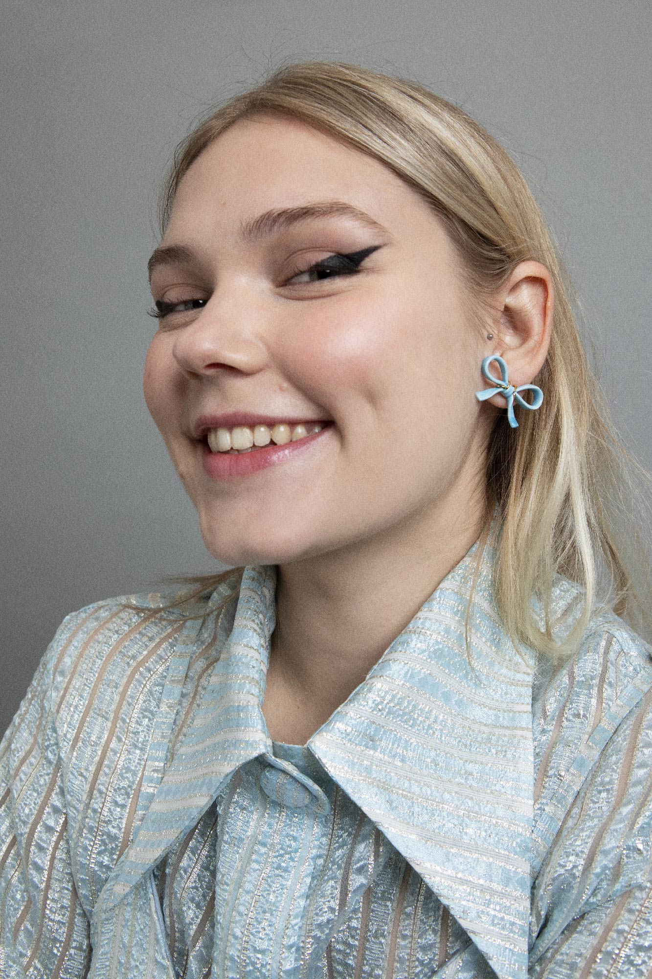 BOW EARRINGS