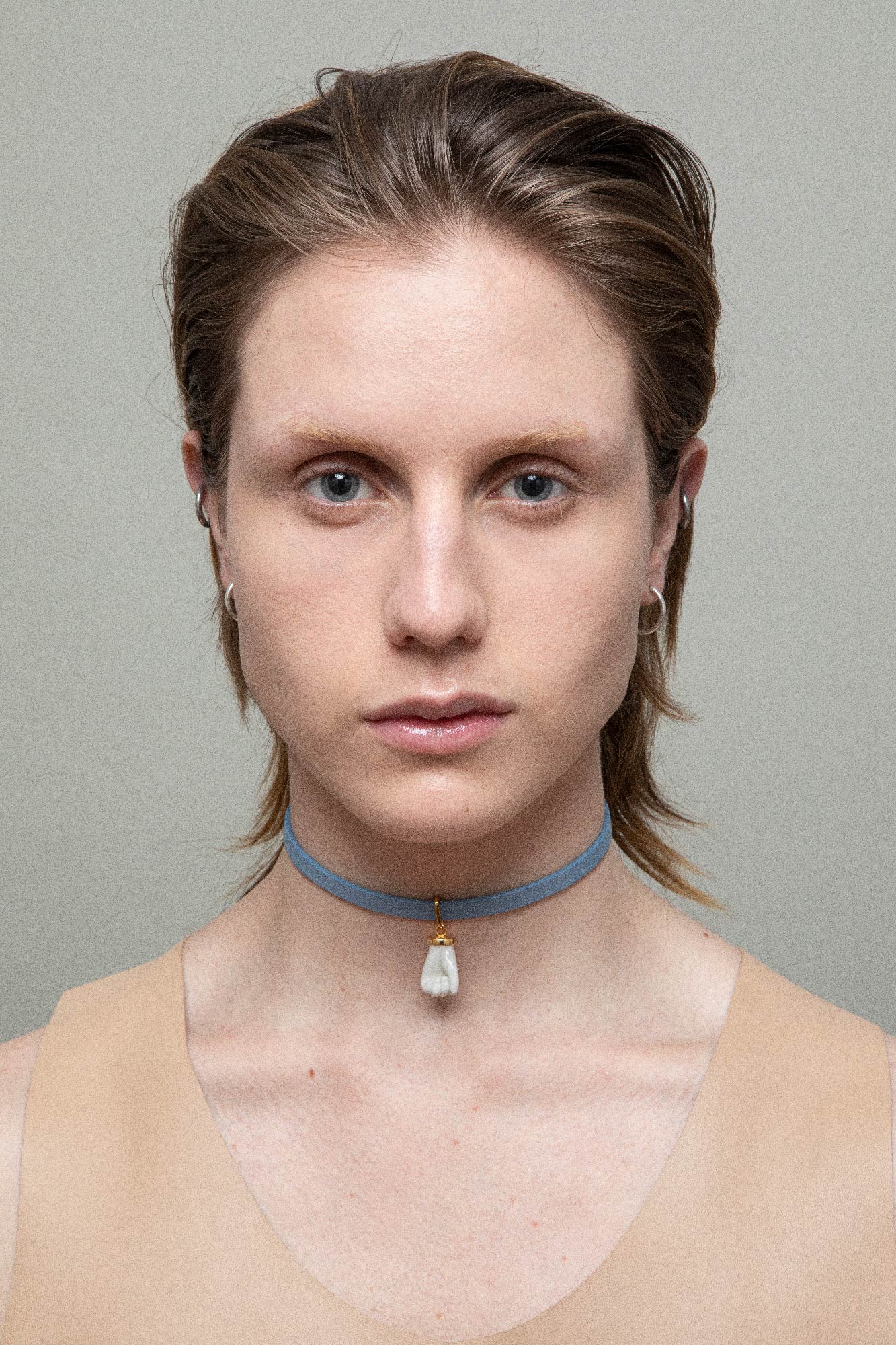 FIST LEATHER CHOKER WHITE