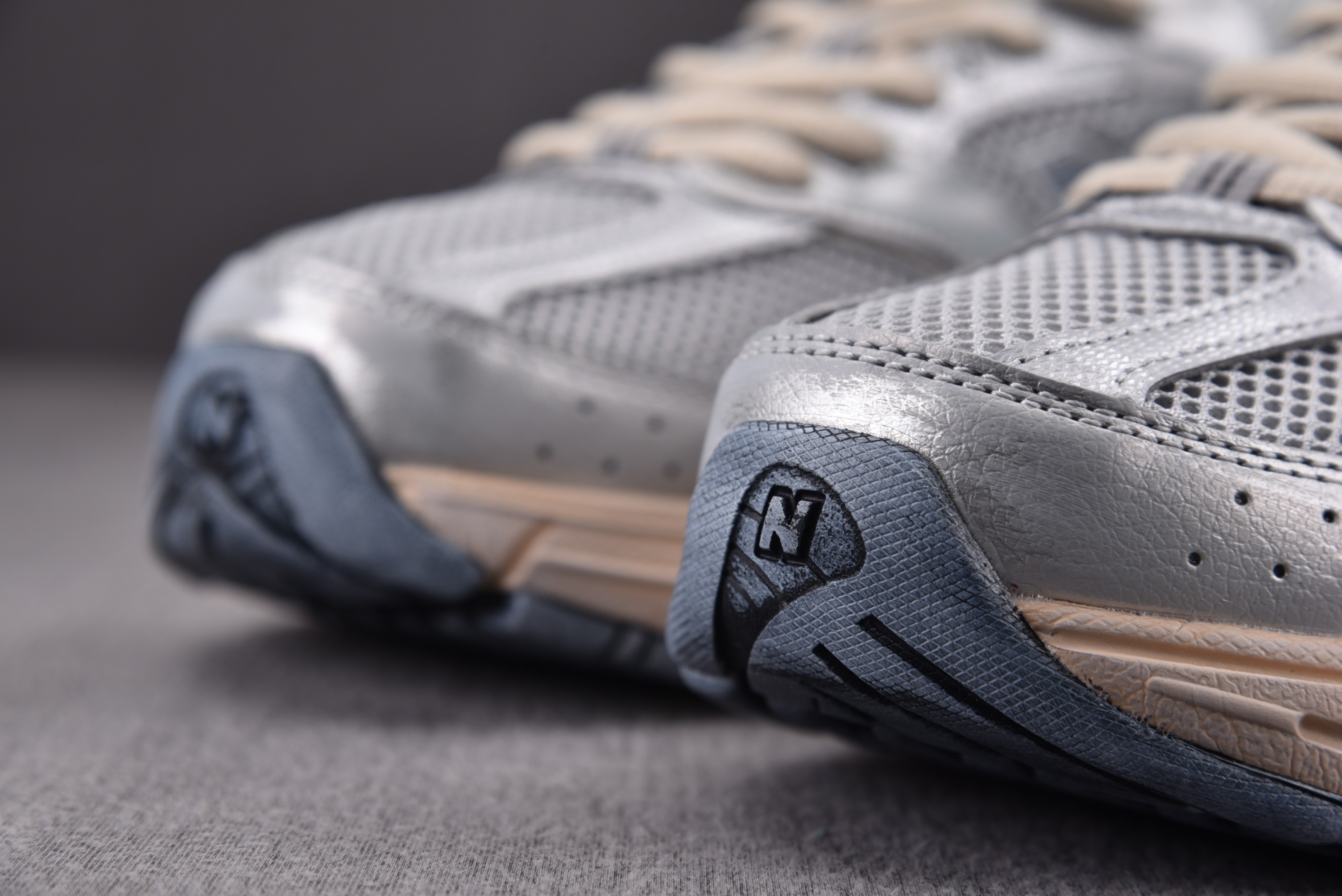 New Balance 530 Silver Metallic Moonbeam