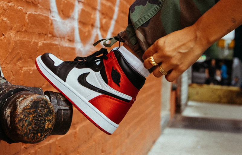 Jordan 1 Retro Black Toe（2016）