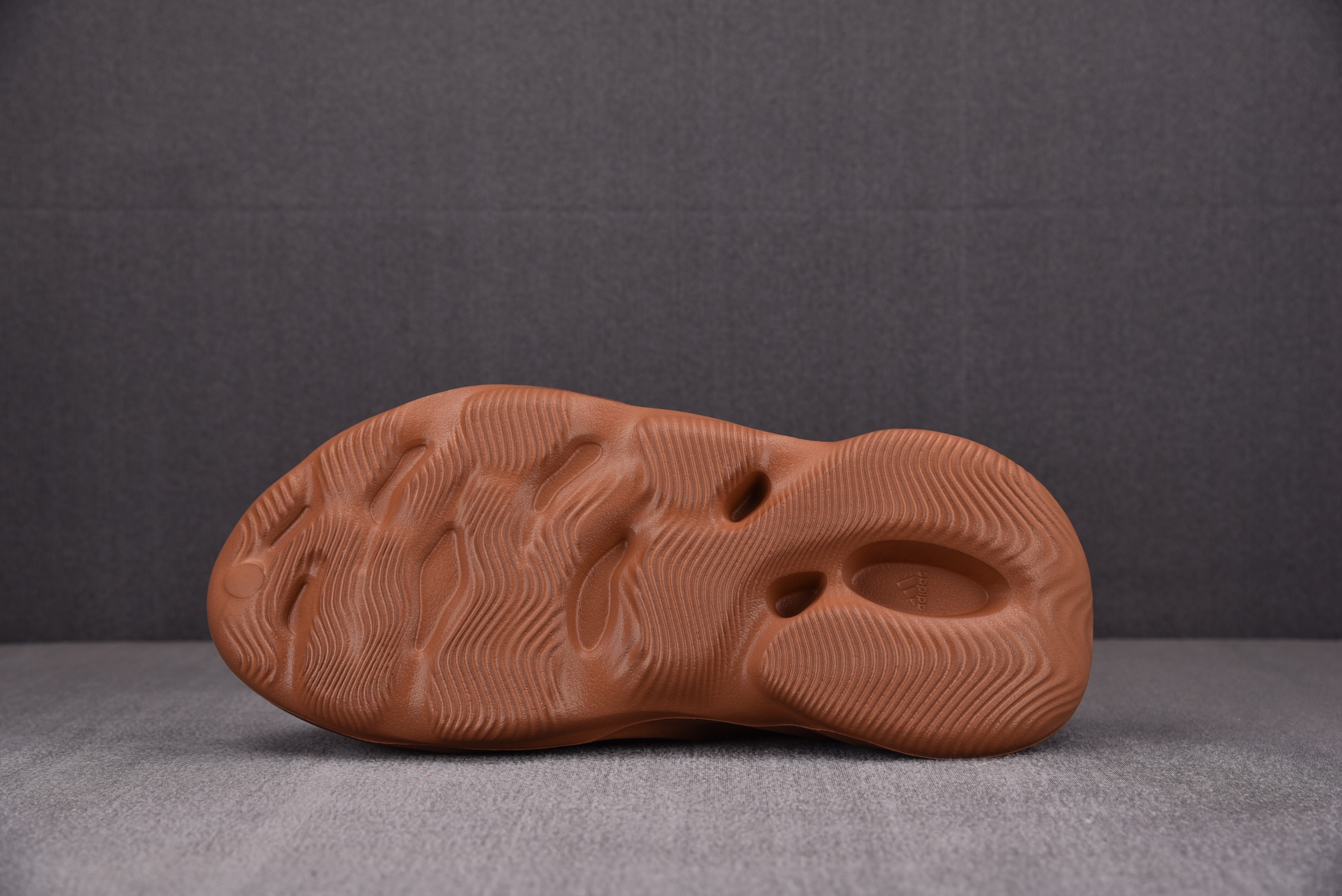 adidas Yeezy Foam RNR Clay Red