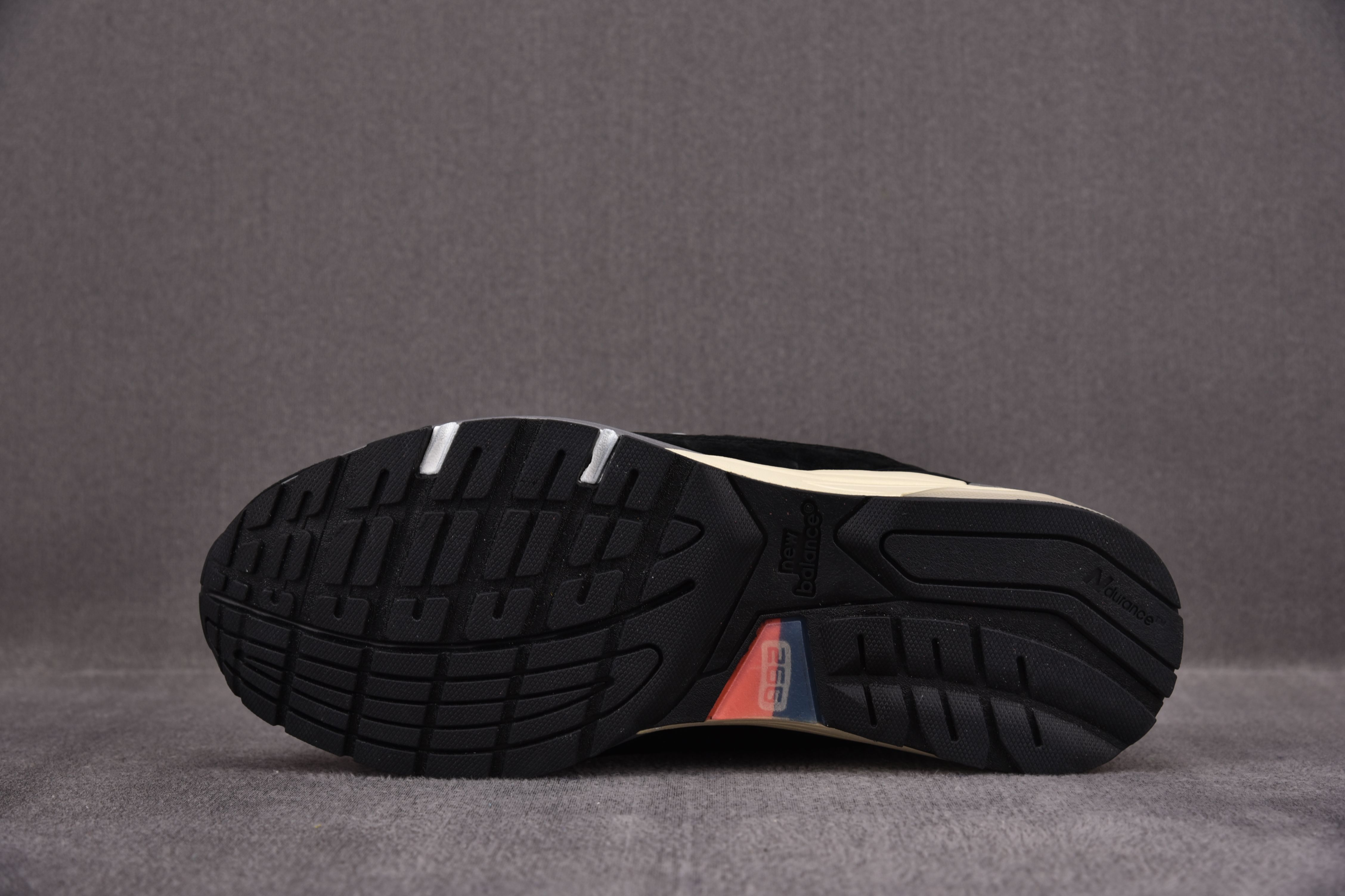 New Balance 992 Black Grey