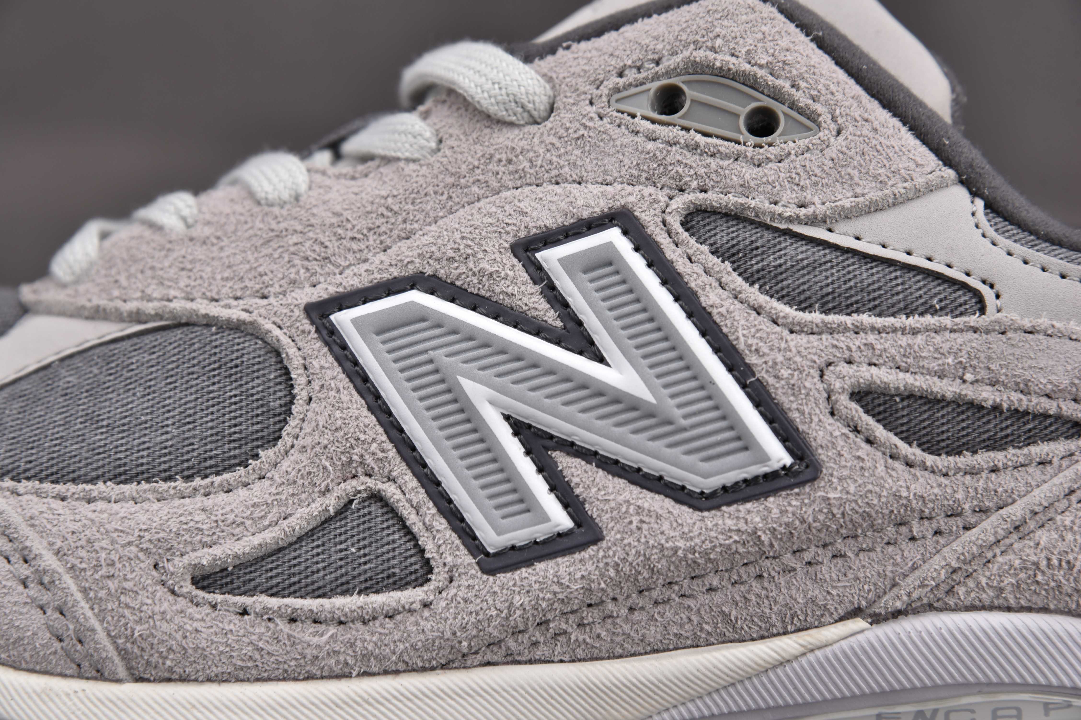 New Balance 990 V3 Levi's