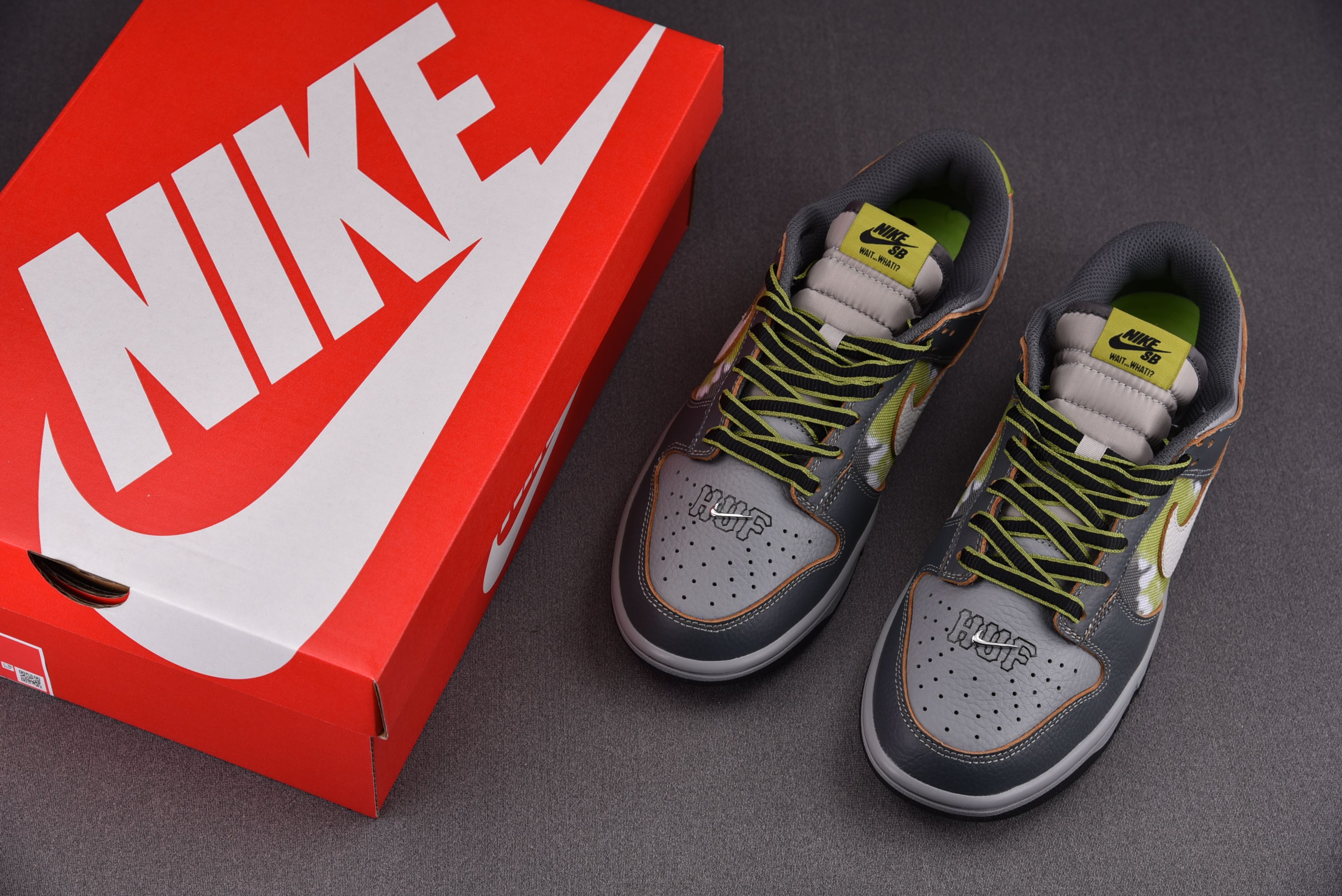 Nike SB Dunk Low Friends and Family