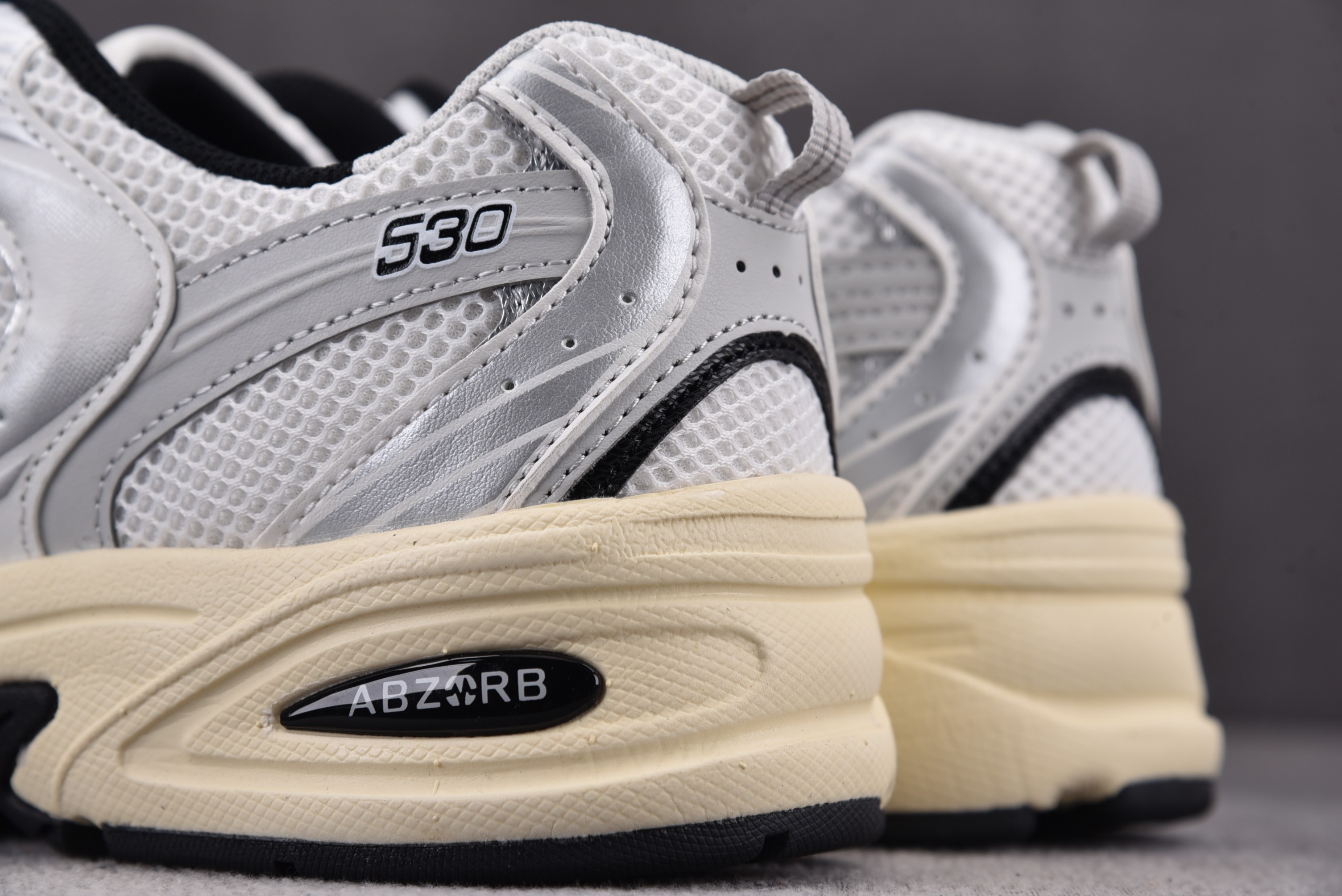 New Balance 530 Silver Cream