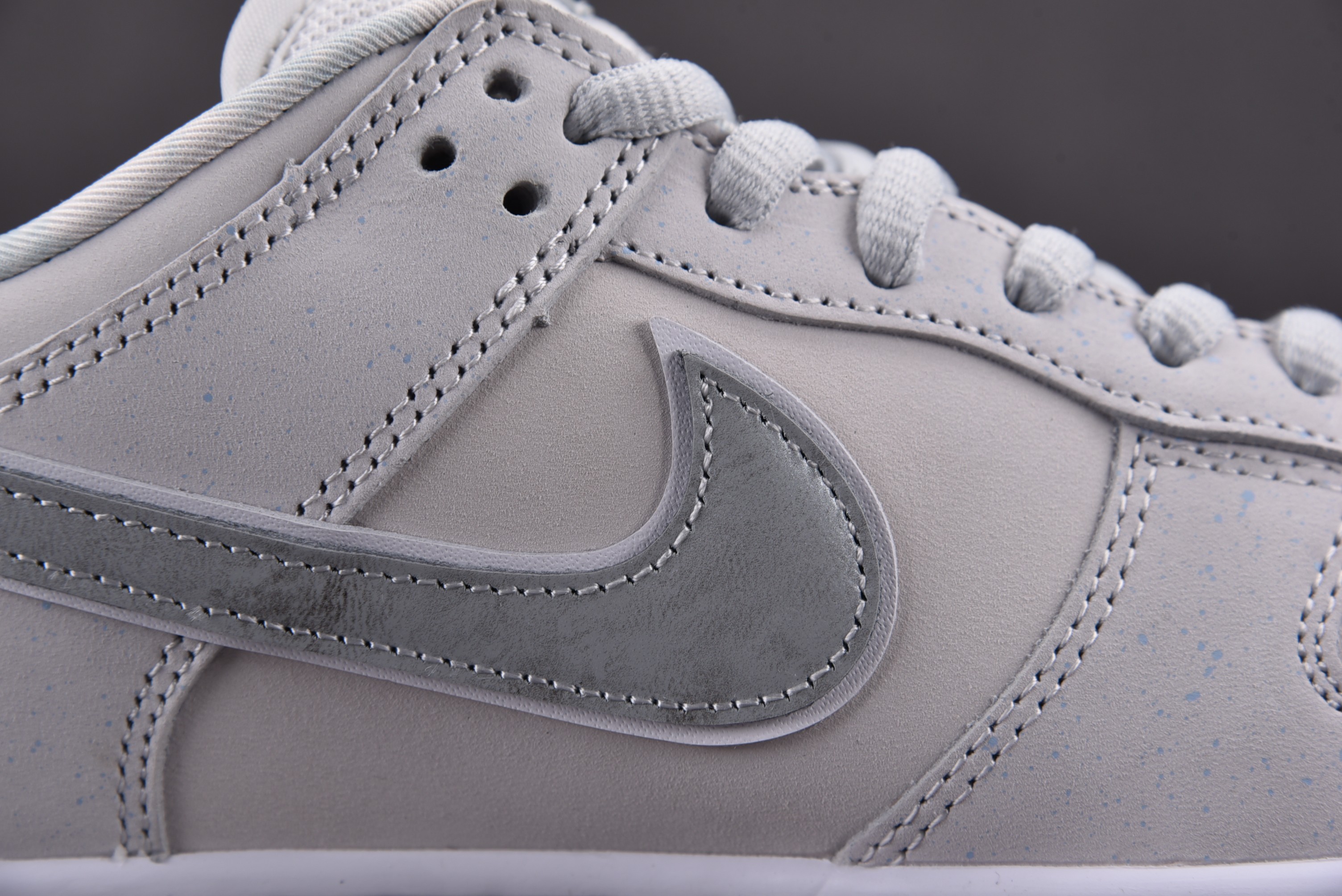 Nike SB Dunk Low White Lobster (Friends and Family)