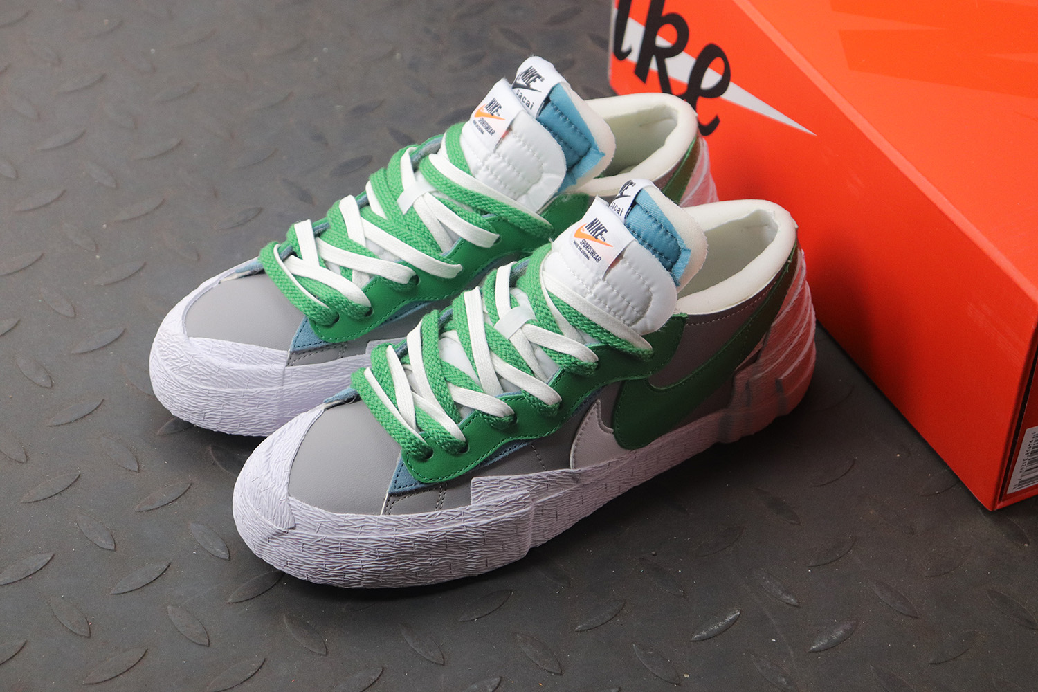 Nike Blazer Low sacai Medium Grey Classic Green