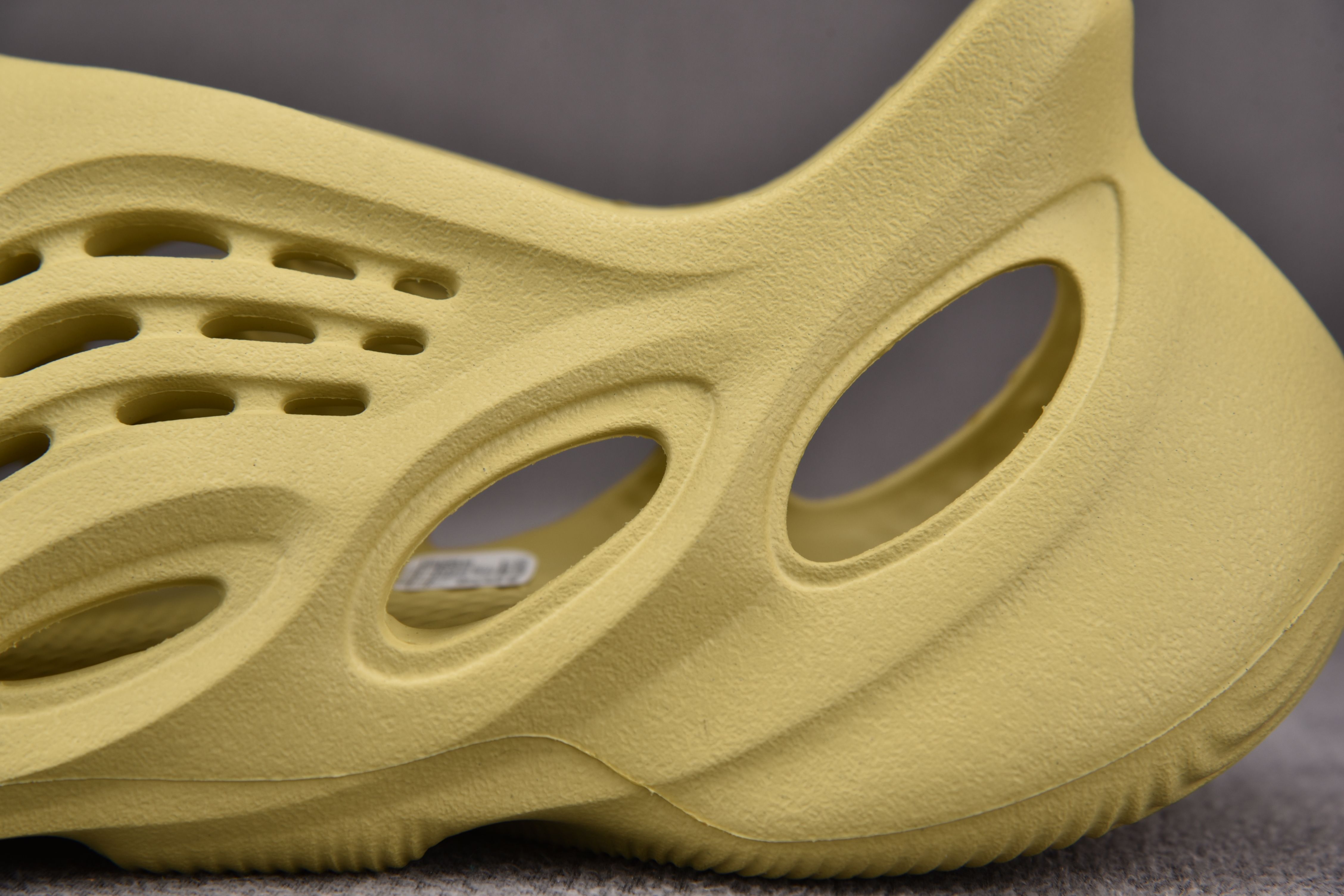 adidas Yeezy Foam RNNR Sulfur